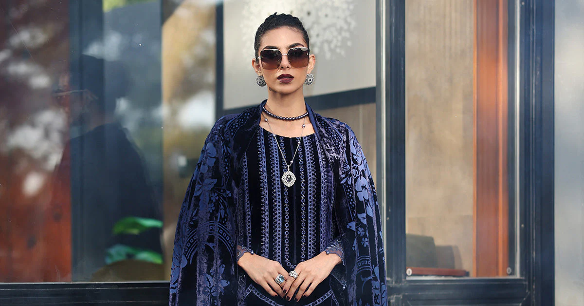 3 Piece Embroidered Velvet Suit - Image 6
