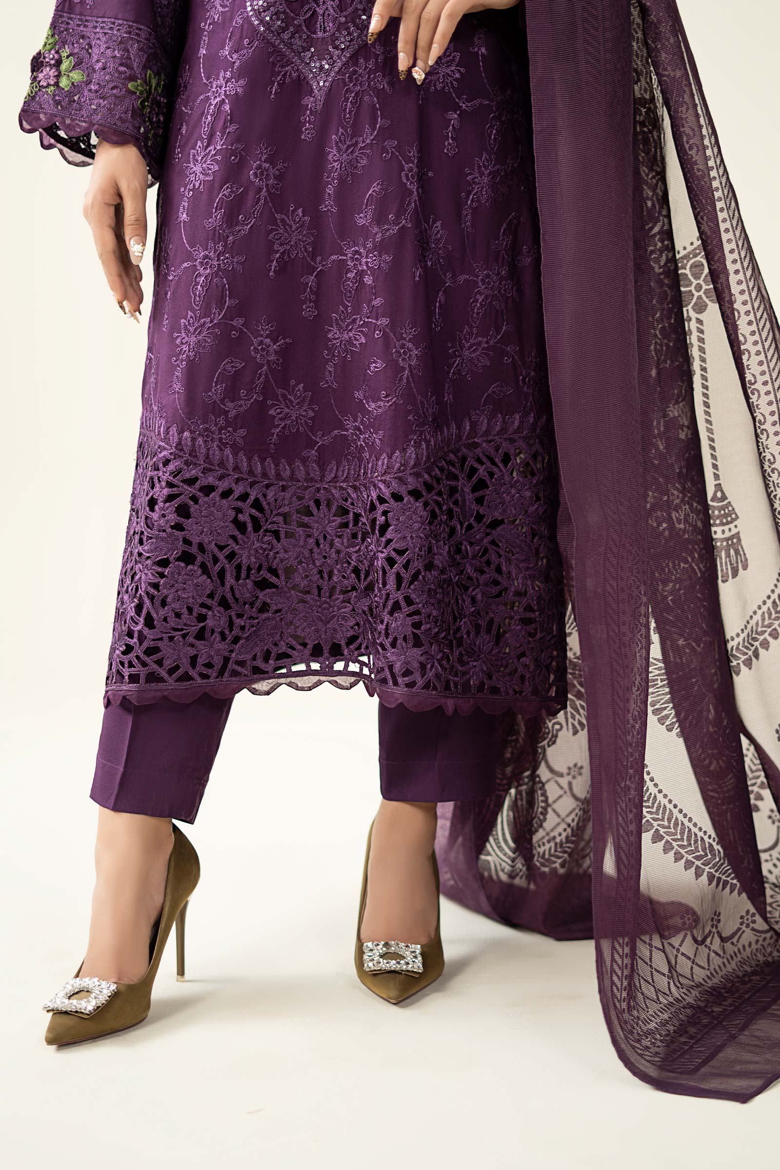 3 Piece Embroidered Linen Suit - Image 7