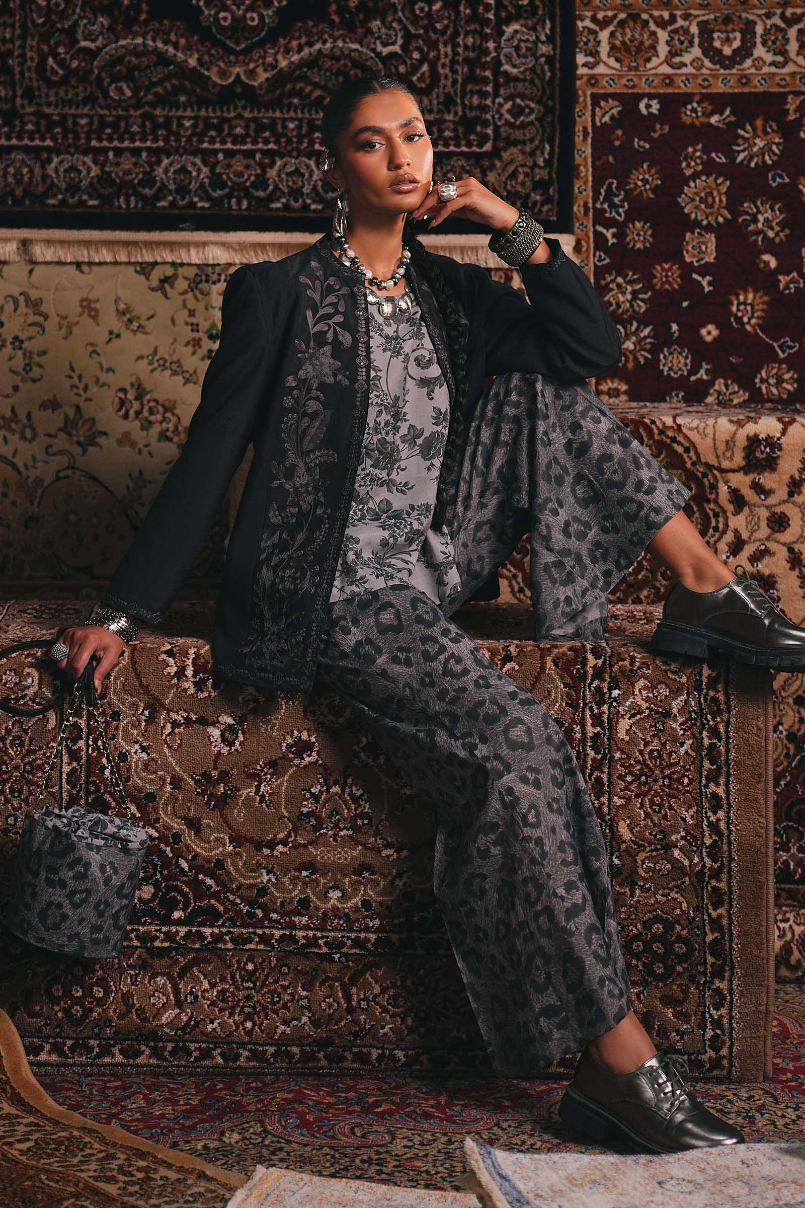 Embroidered Pk Raw Silk Jacket Set - Image 7
