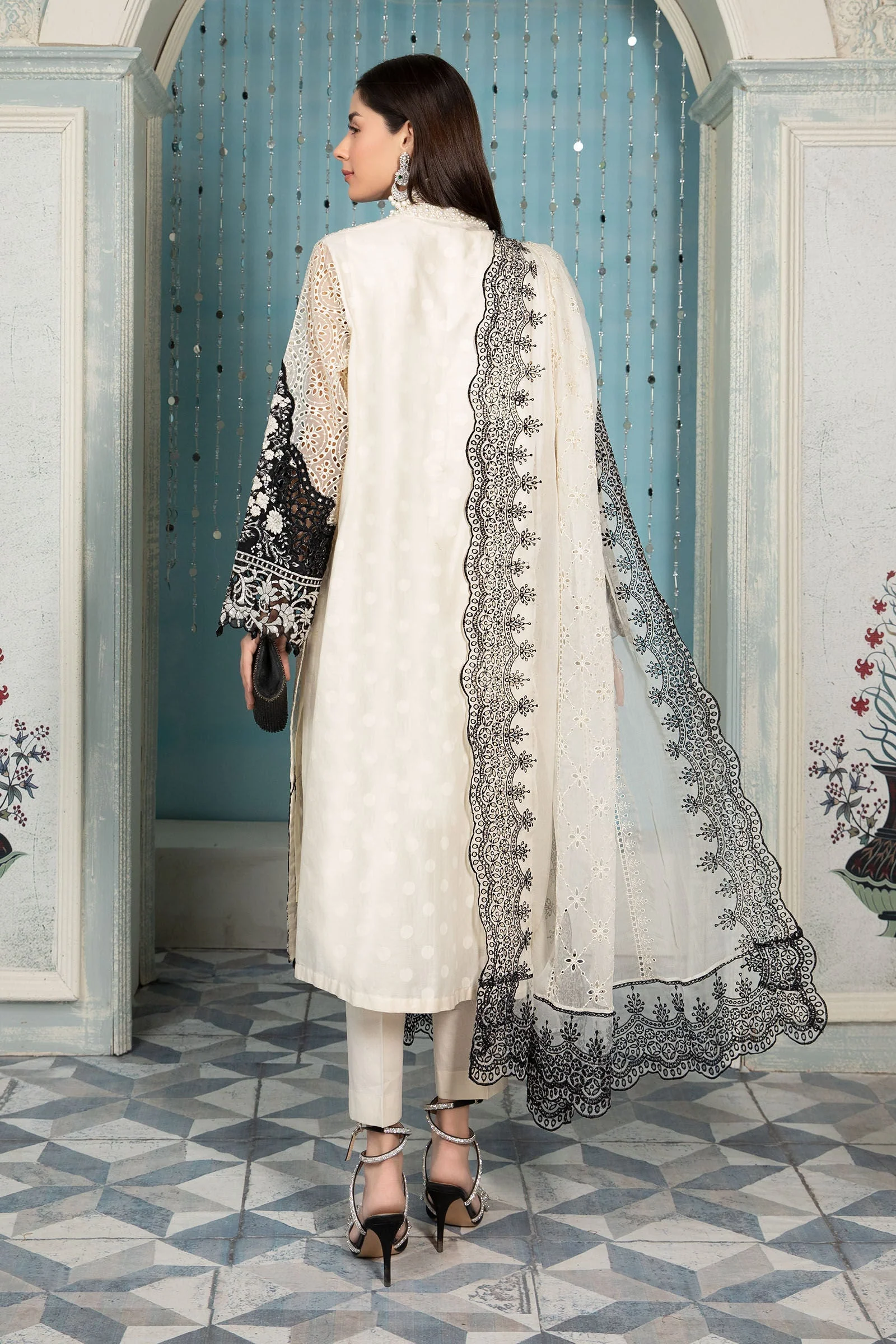 Suit Off White and Black ELS-22-05 - Image 3