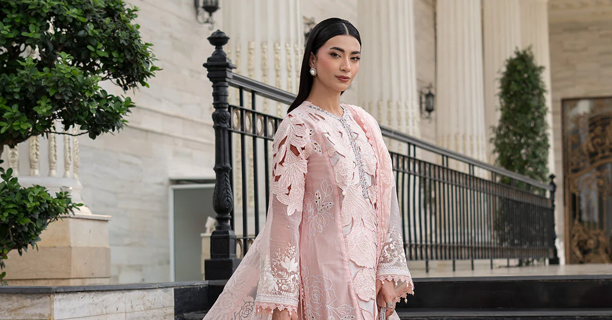 3 Piece Embroidered Lawn Suit - Image 10