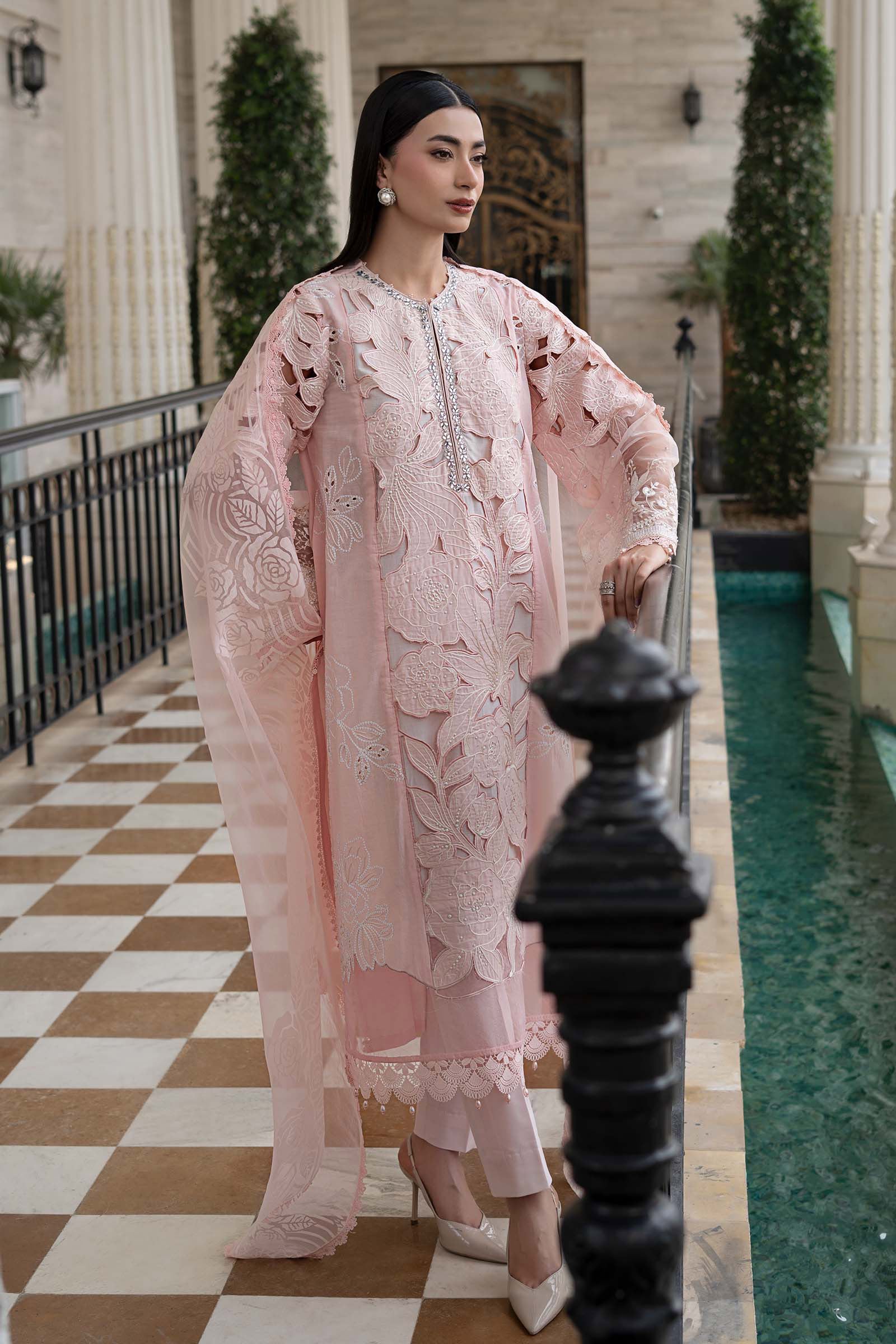 3 Piece Embroidered Lawn Suit - Image 4