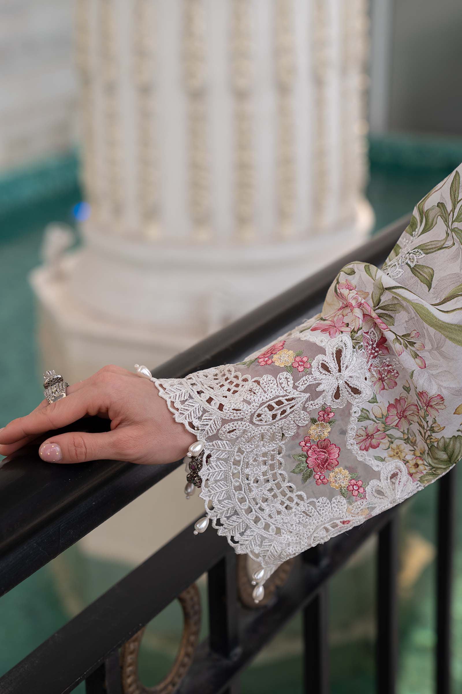 3 Piece Embroidered Lawn Suit - Image 4