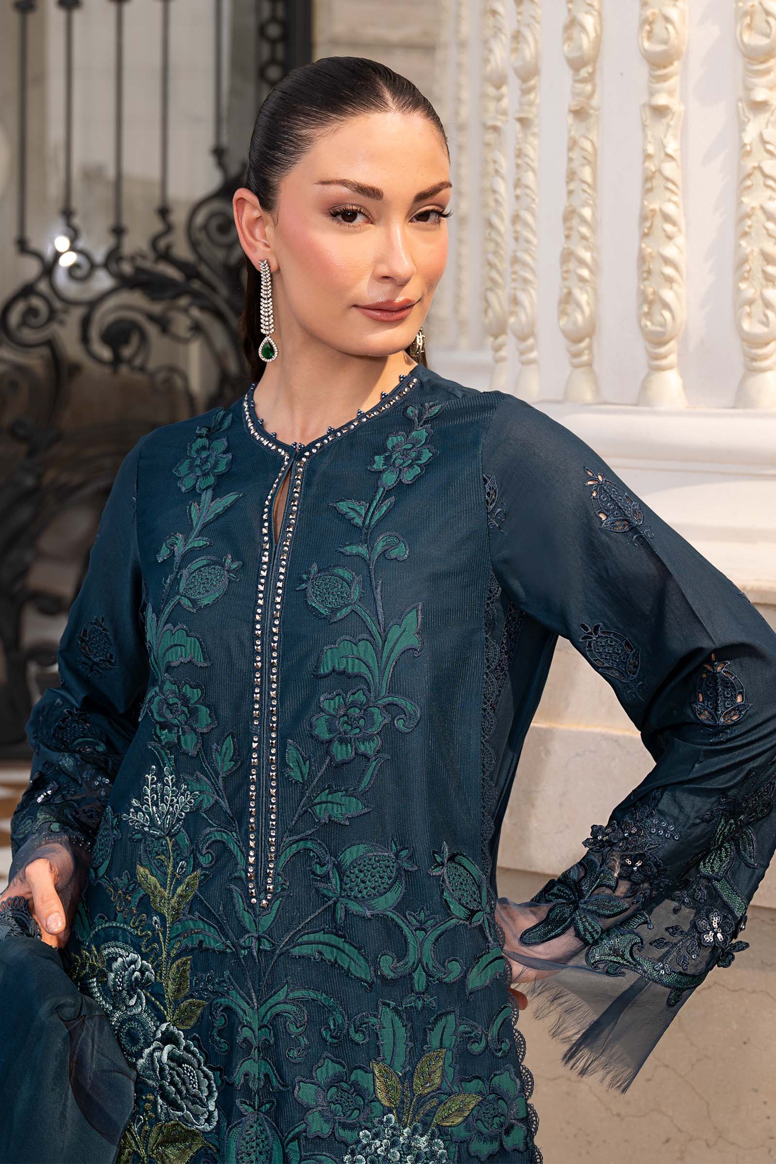 3 Piece Embroidered Lawn Suit - Image 3