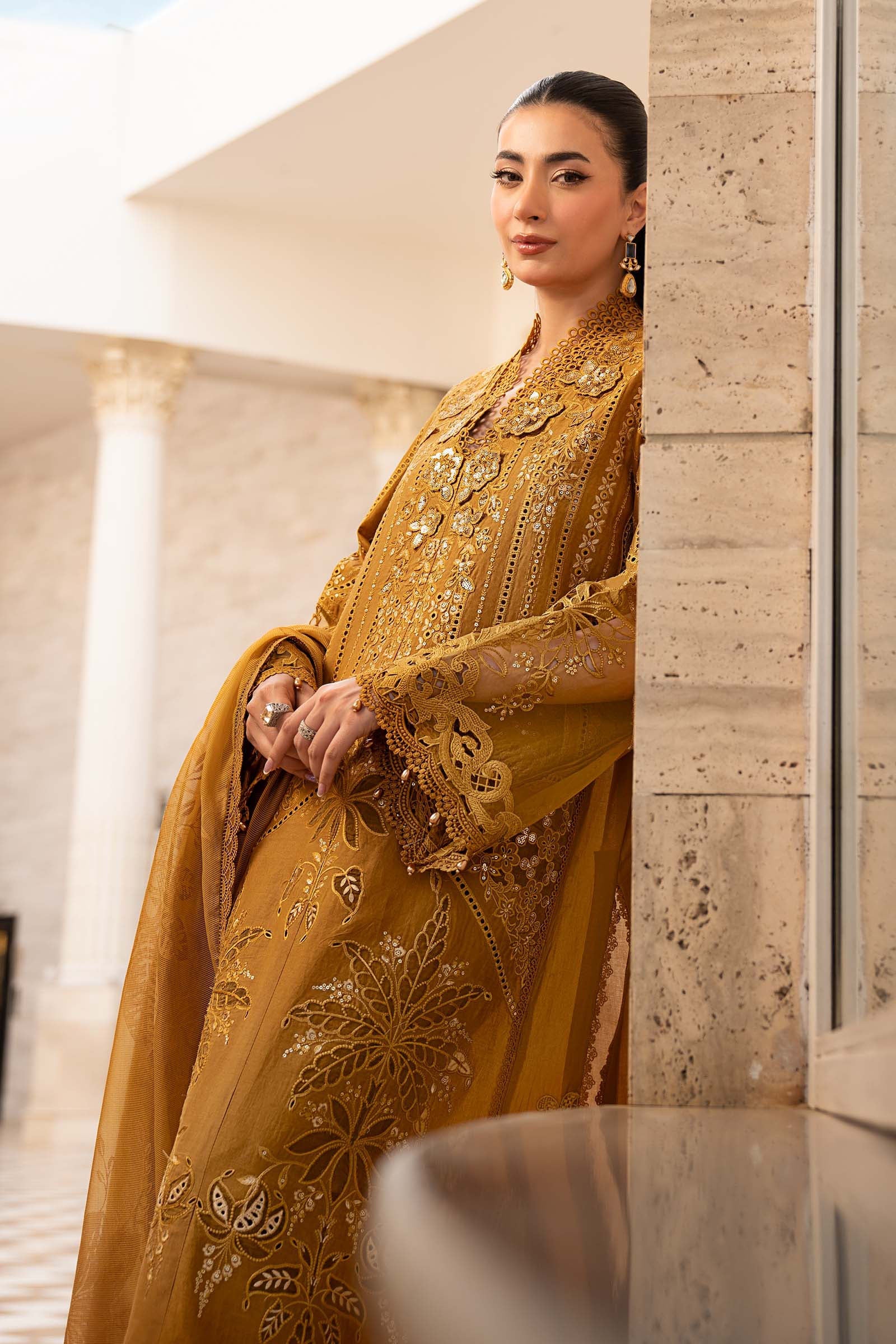 3 Piece Embroidered Lawn Suit - Image 3