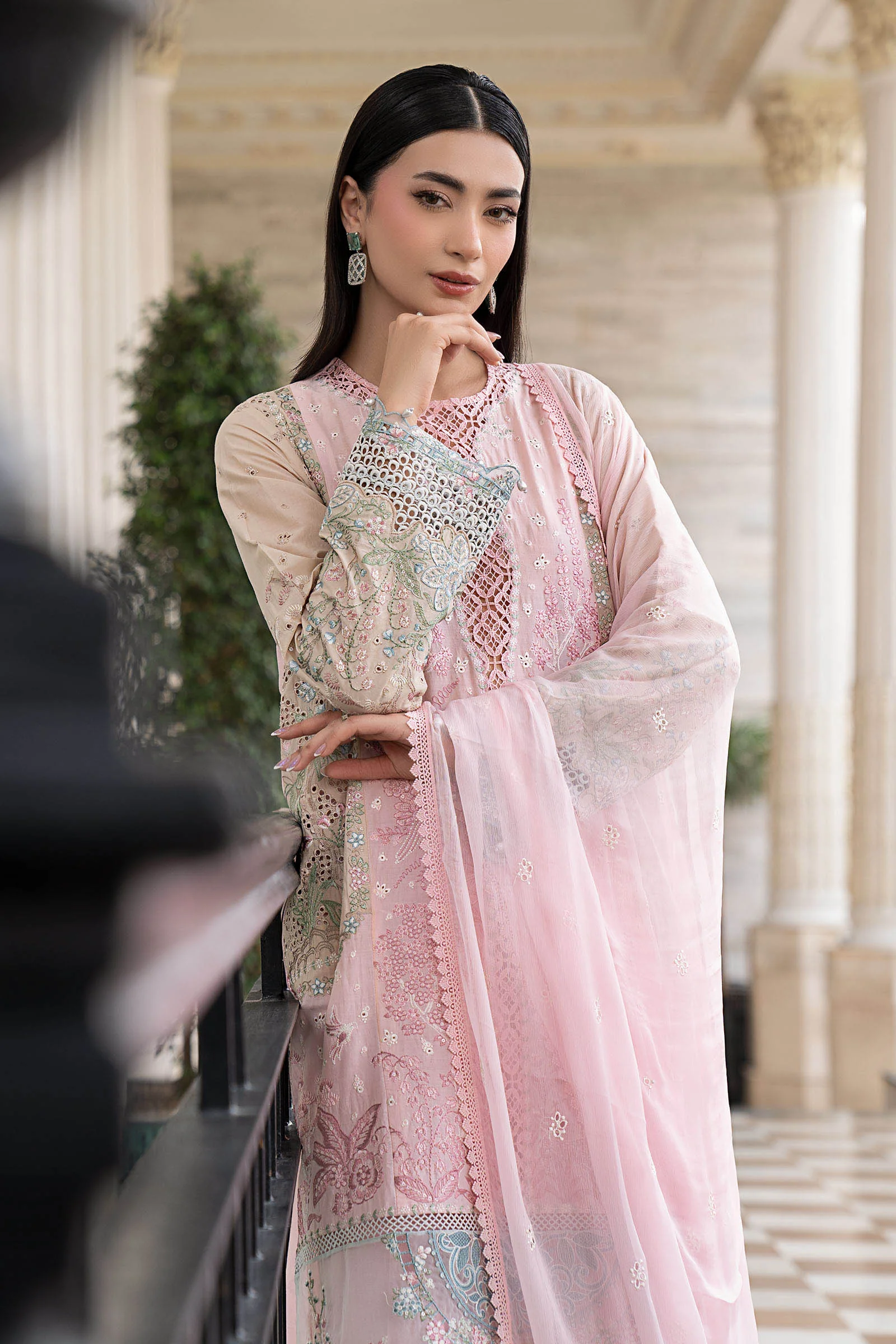 3 Piece Embroidered Lawn Suit - Image 2