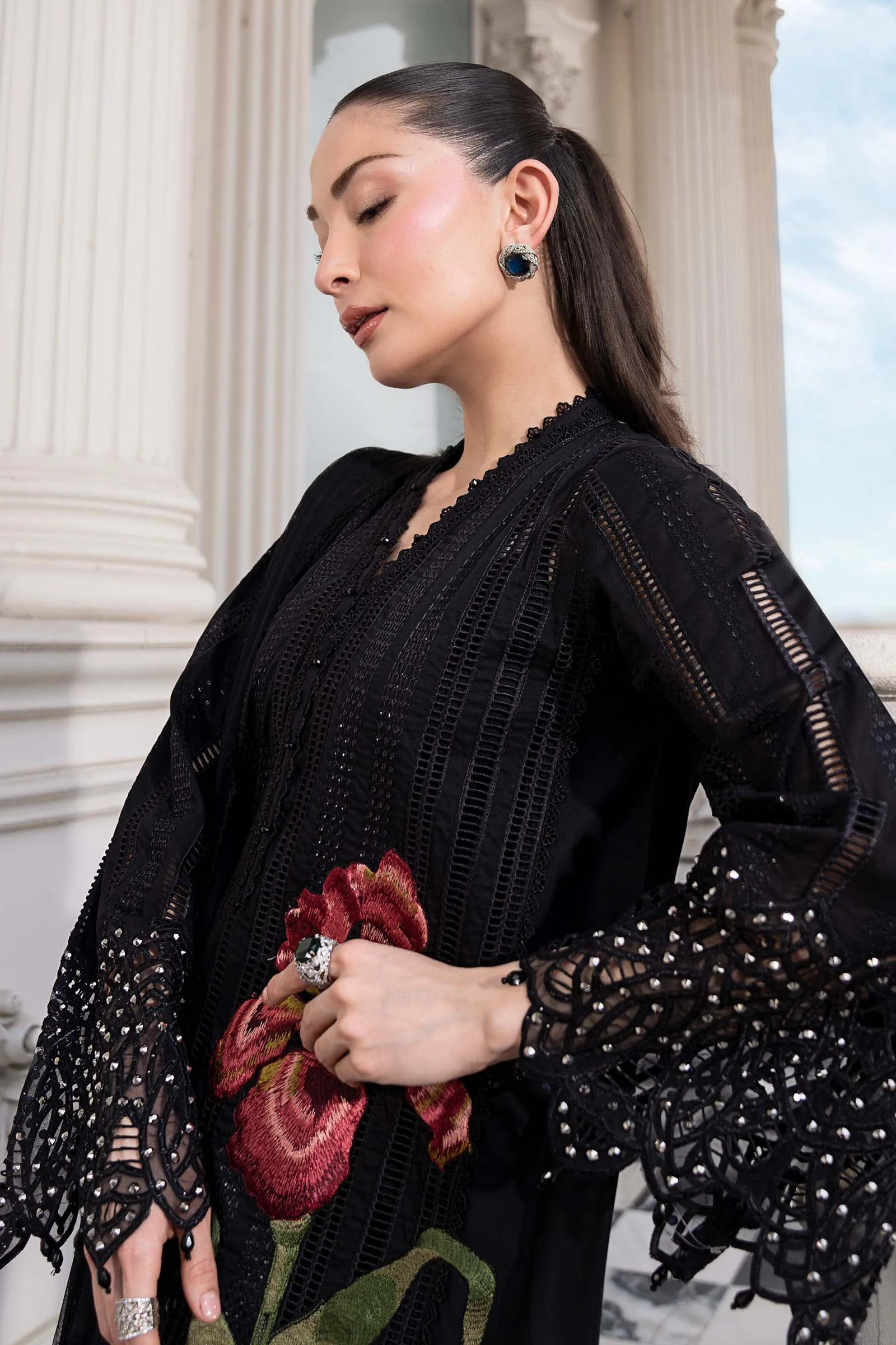 3 Piece Embroidered Lawn Suit - Image 2