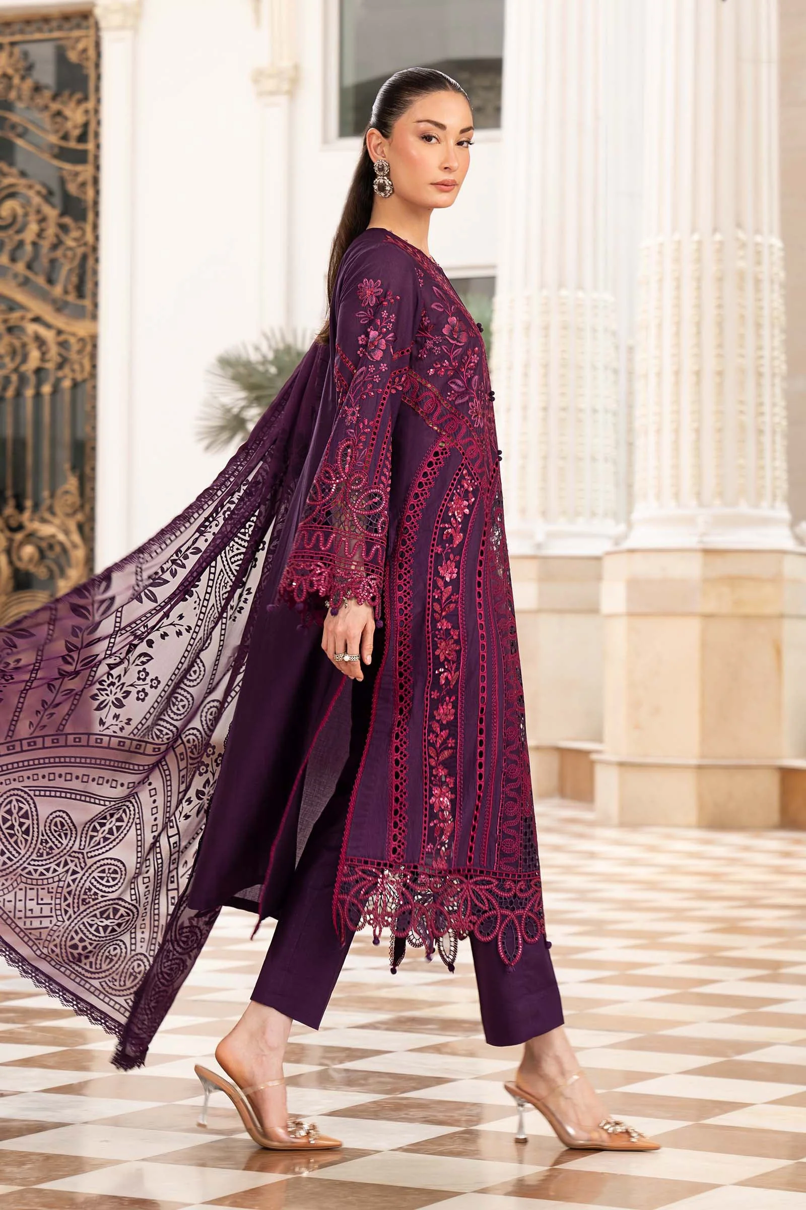 3 Piece Embroidered Lawn Suit - Image 5