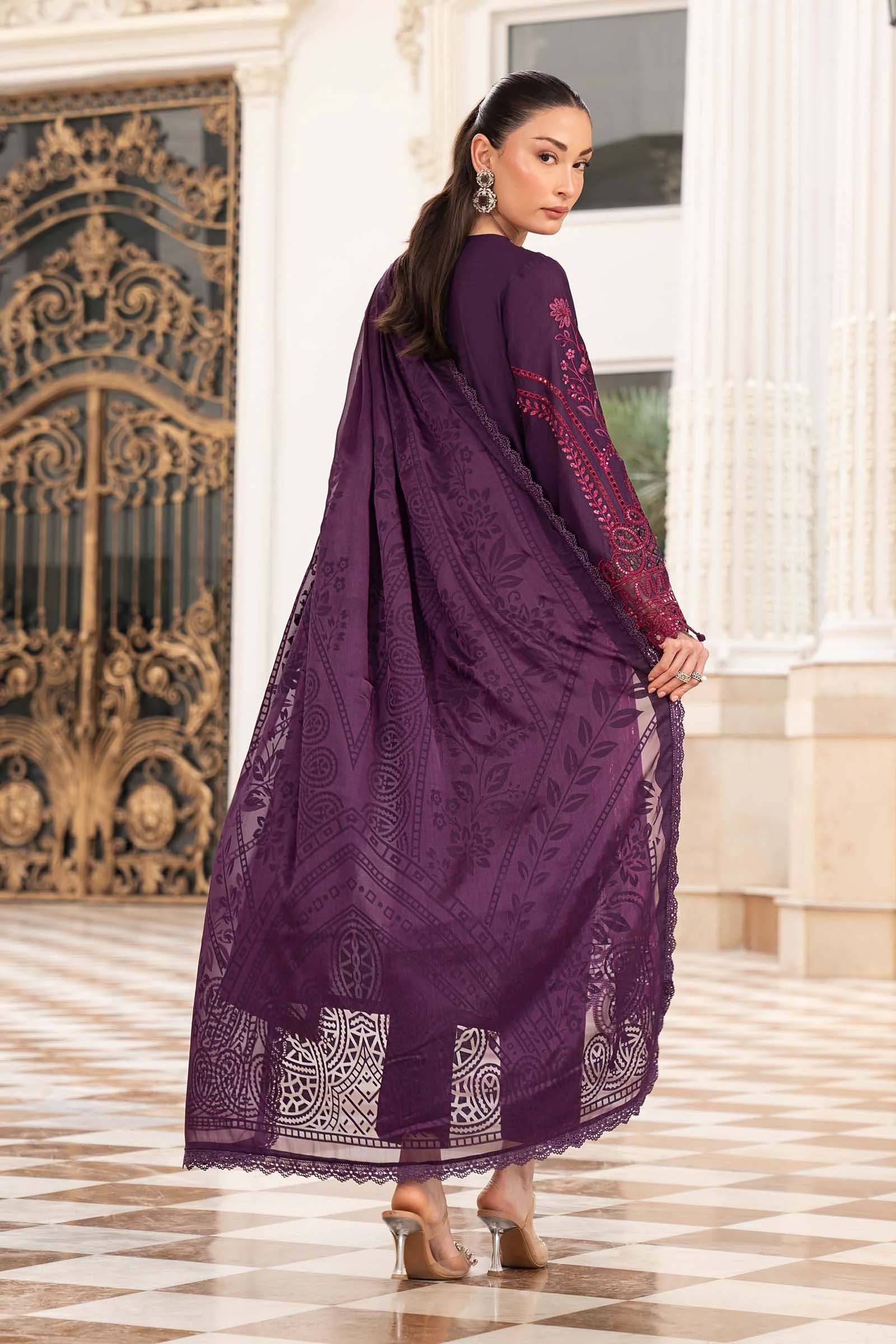 3 Piece Embroidered Lawn Suit - Image 9