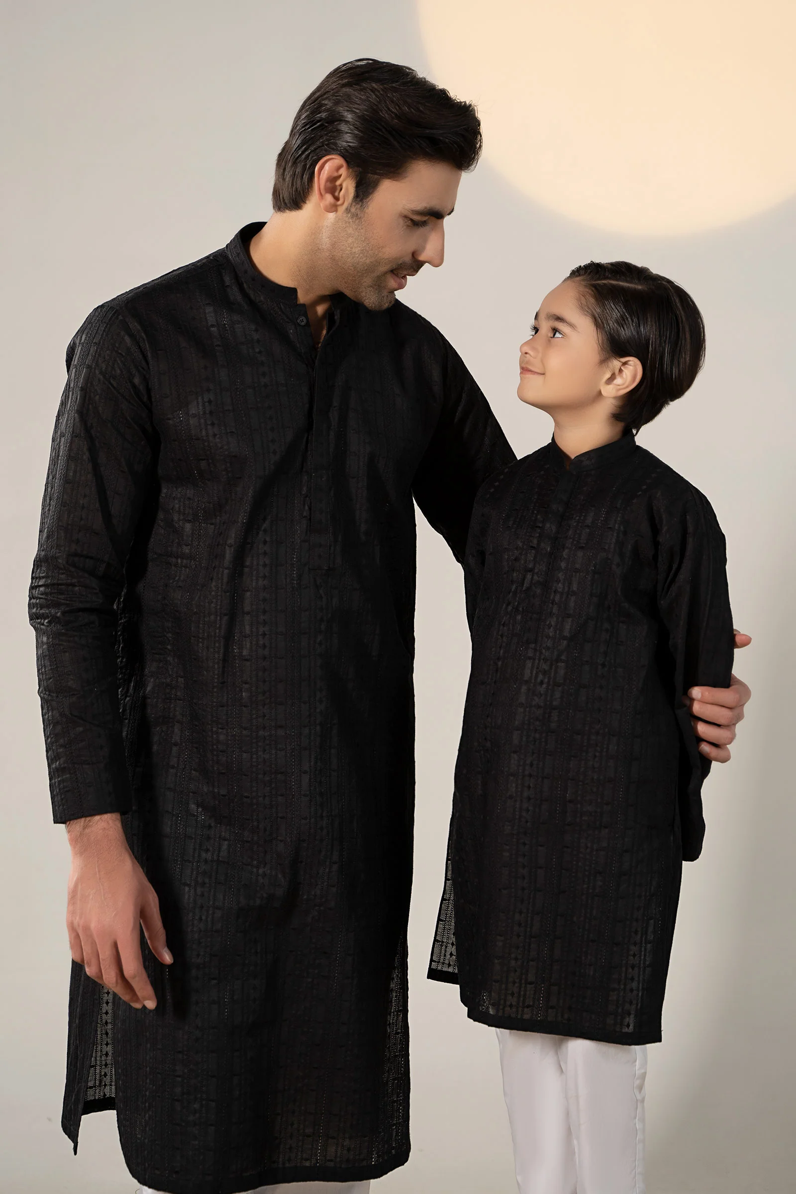 Embroidered Cotton Kurta - Image 3