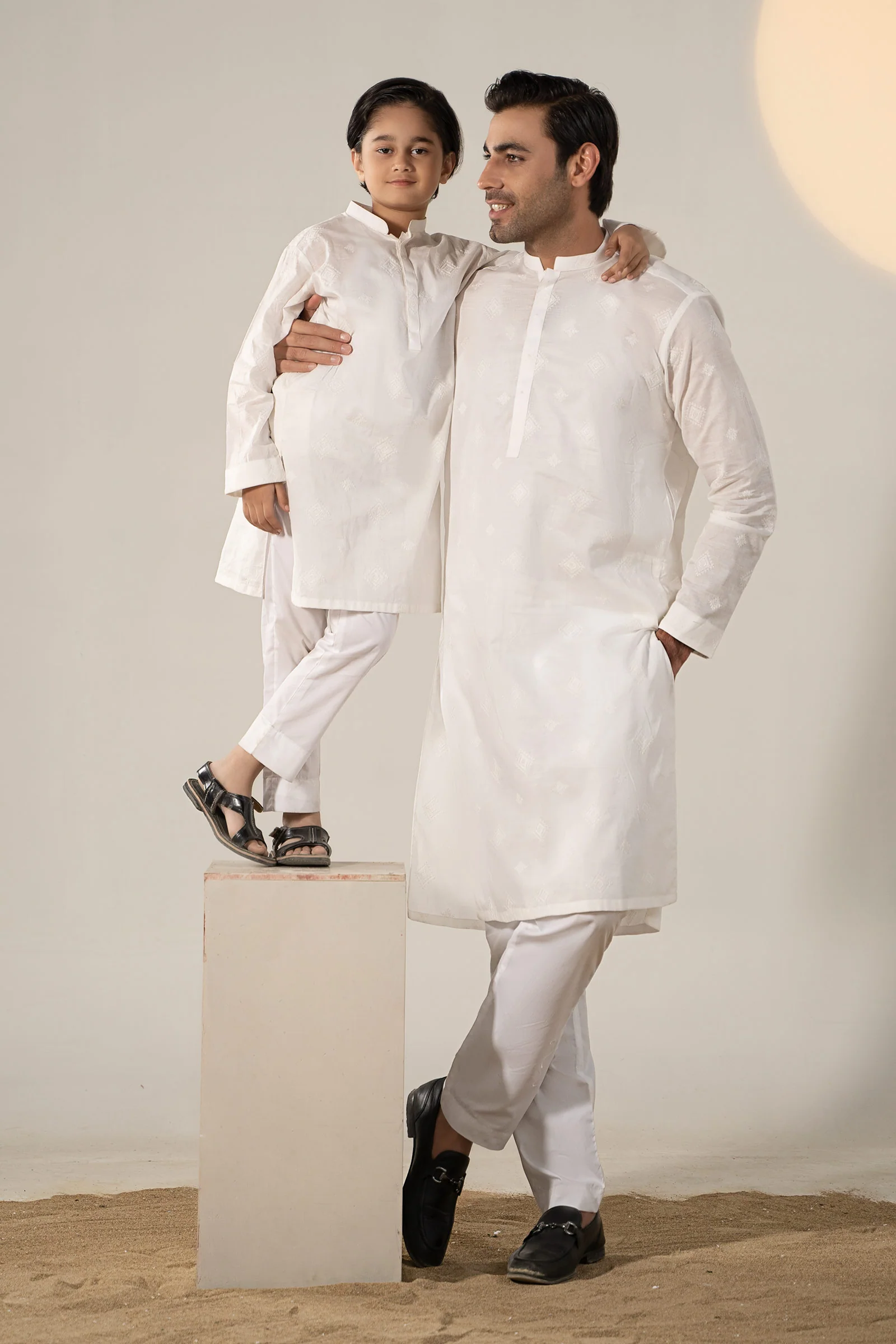 Embroidered Cotton Kurta - Image 3