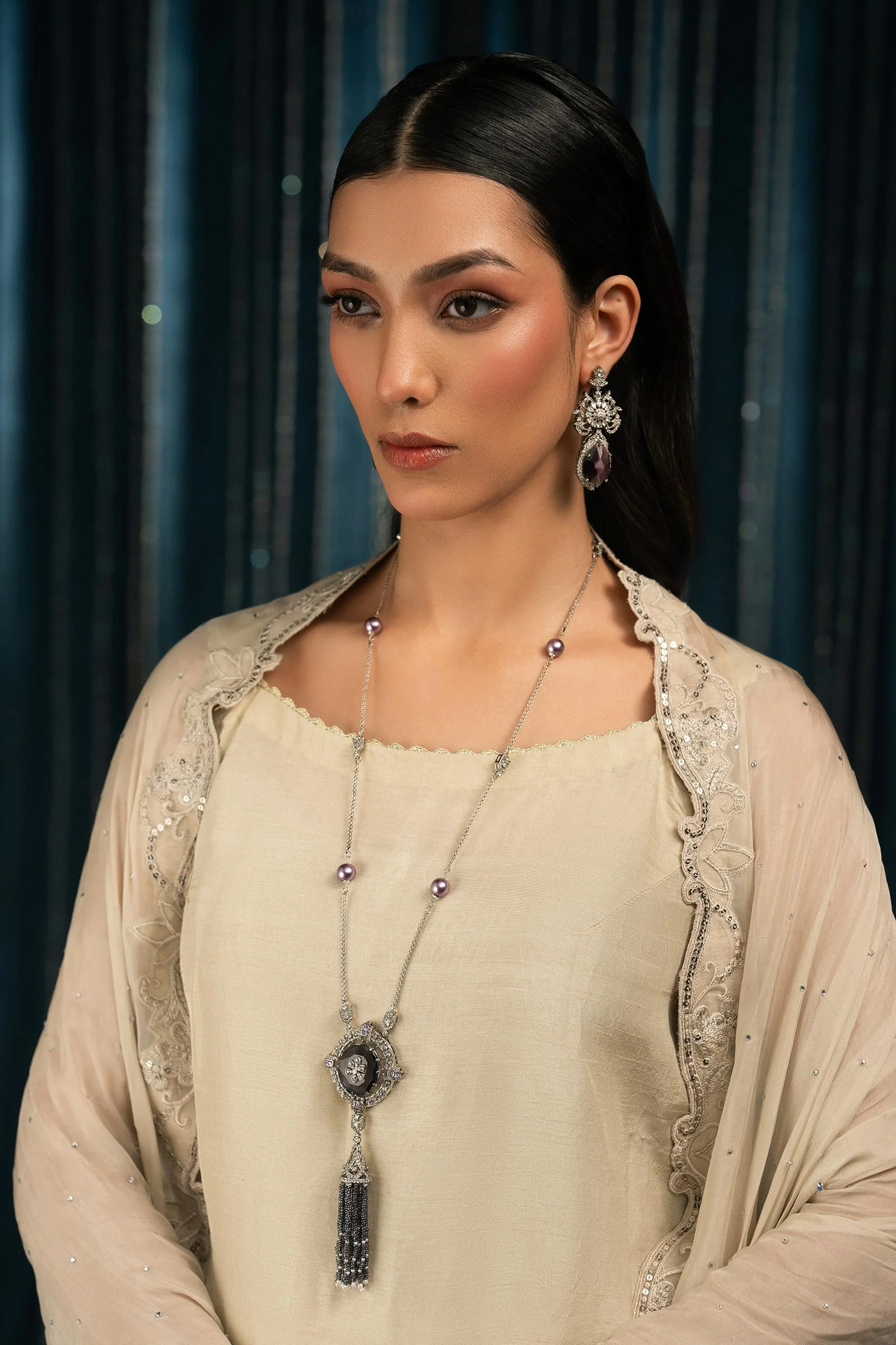 Avelora Pendant - Image 2
