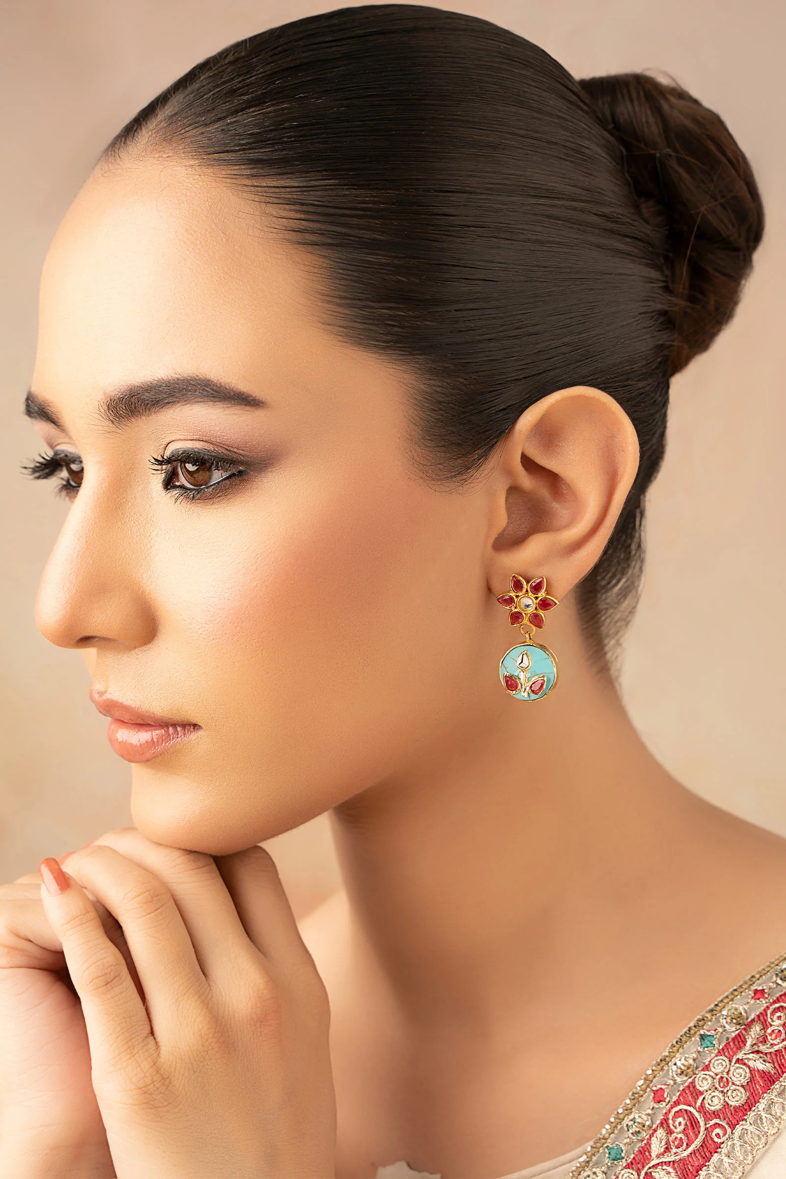 Niloufar Studs