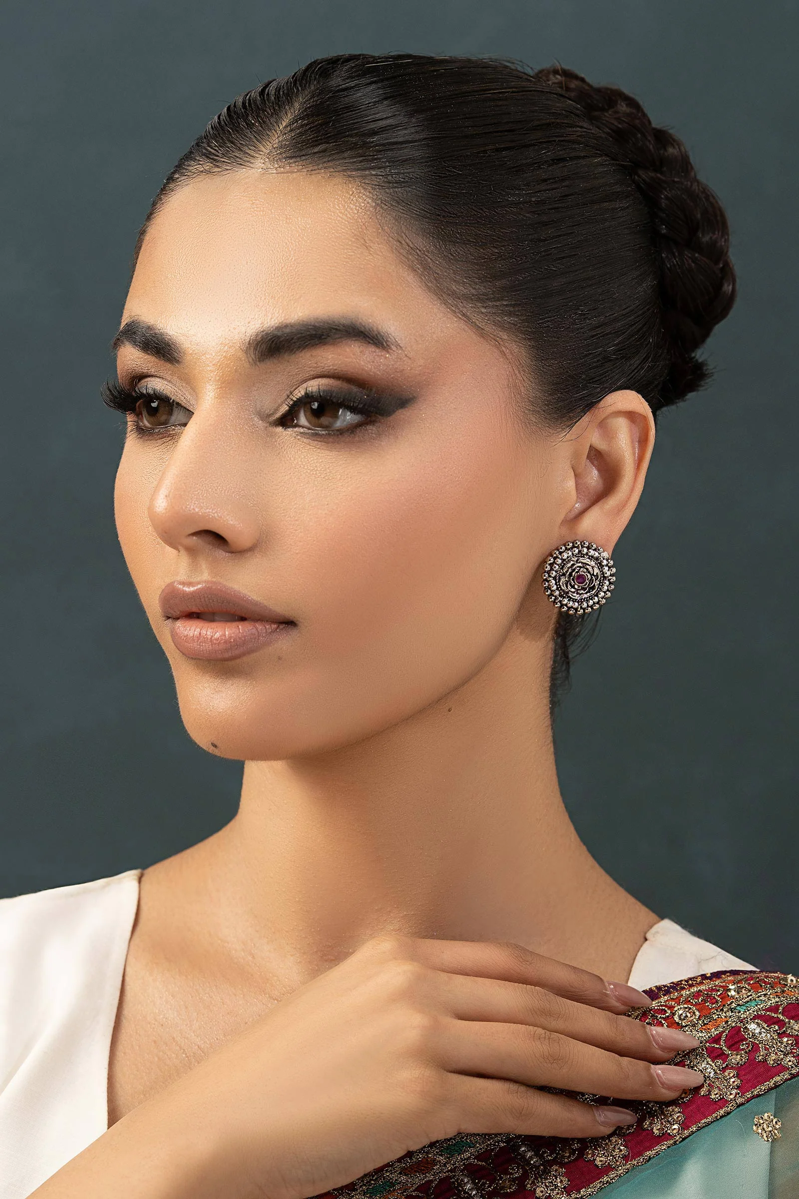 Gulnar Studs