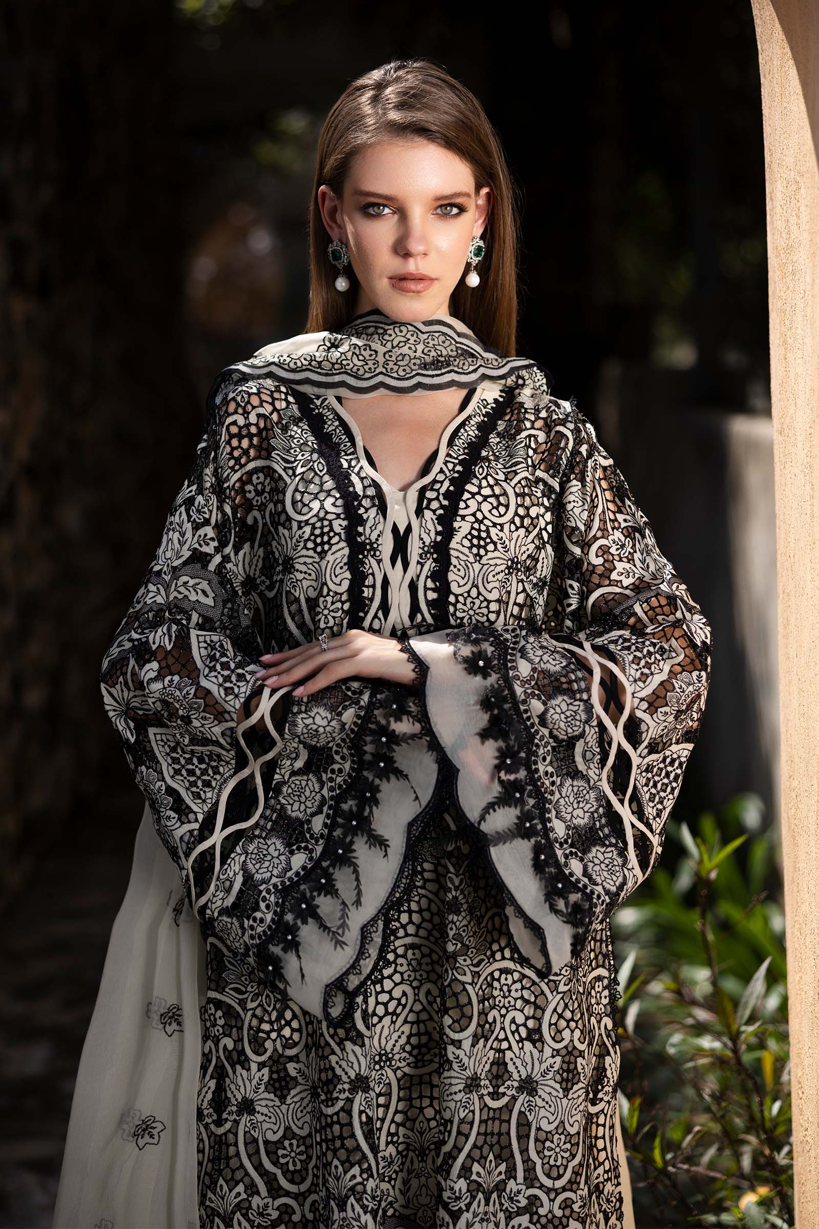 Embroidered Lawn Fabric (3Pcs) - Image 3