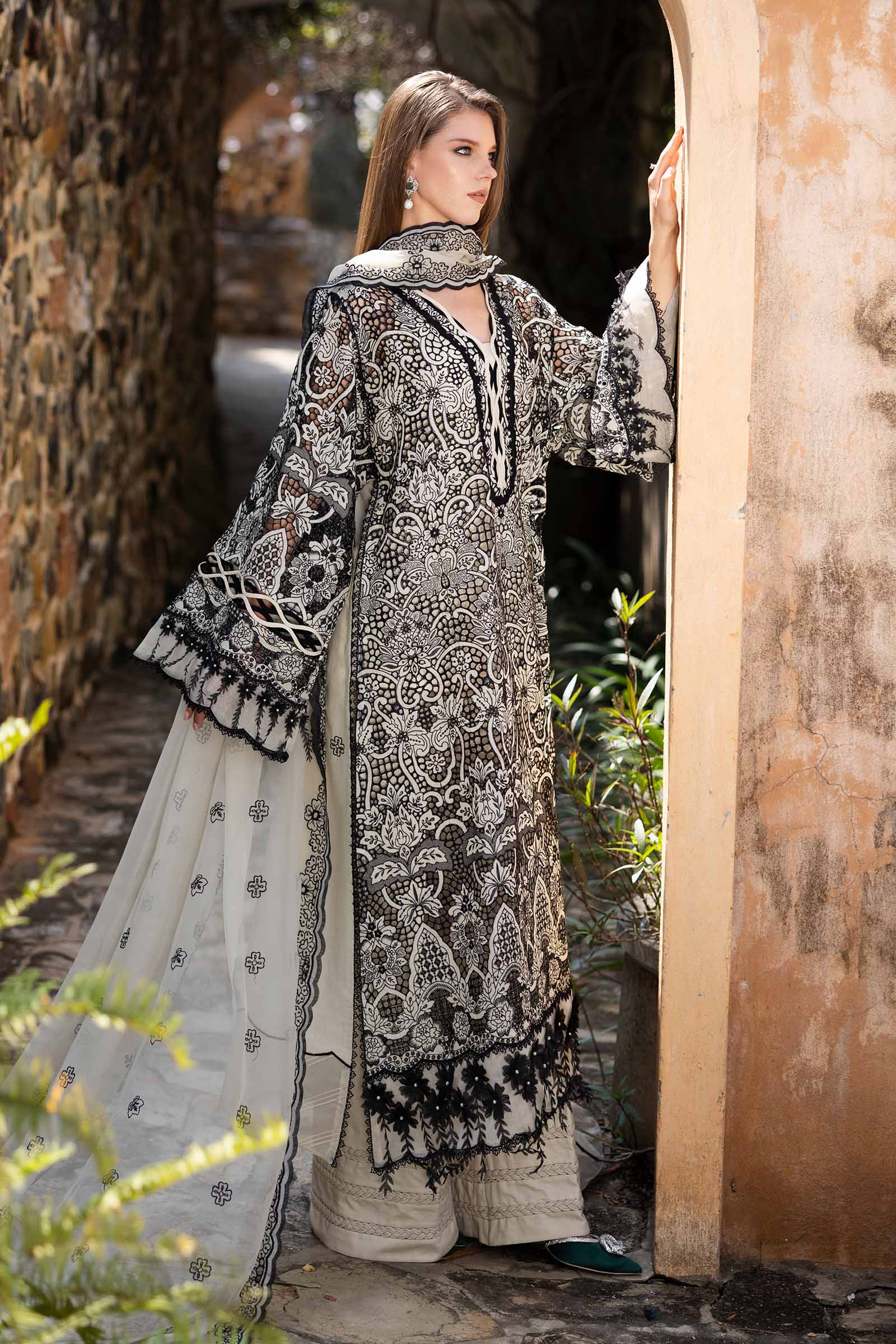 Embroidered Lawn Fabric (3Pcs) - Image 5