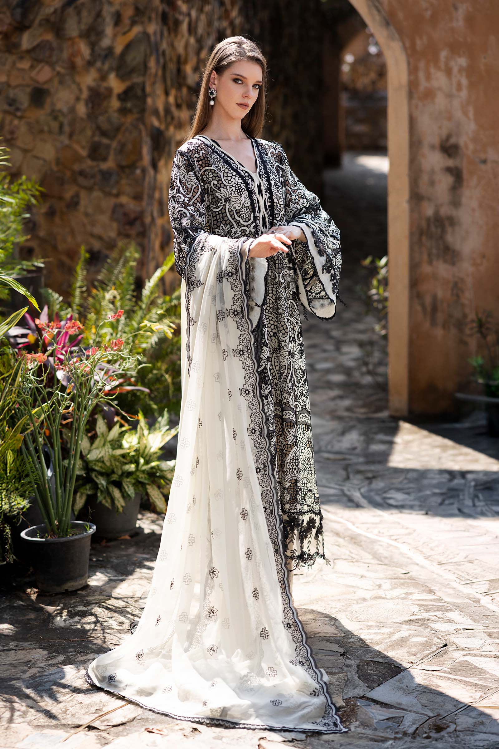 Embroidered Lawn Fabric (3Pcs) - Image 6