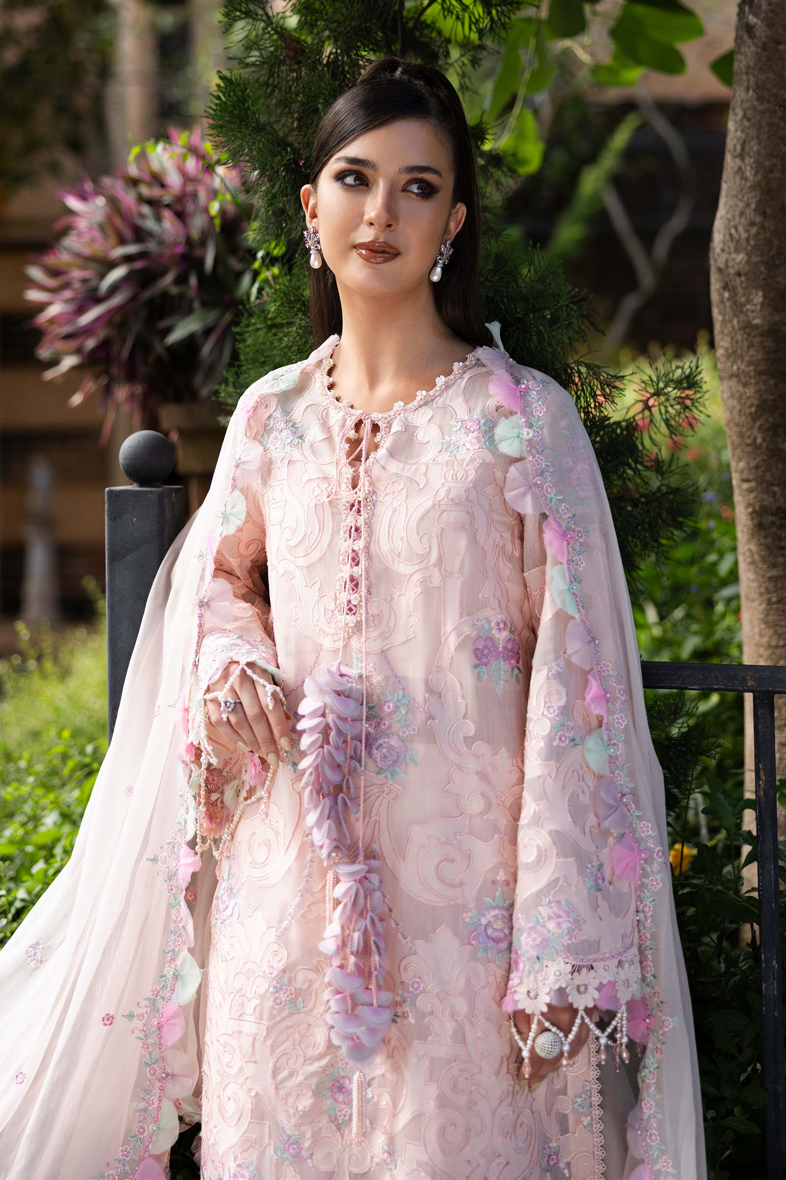 Embroidered Lawn Fabric (3Pcs) - Image 4