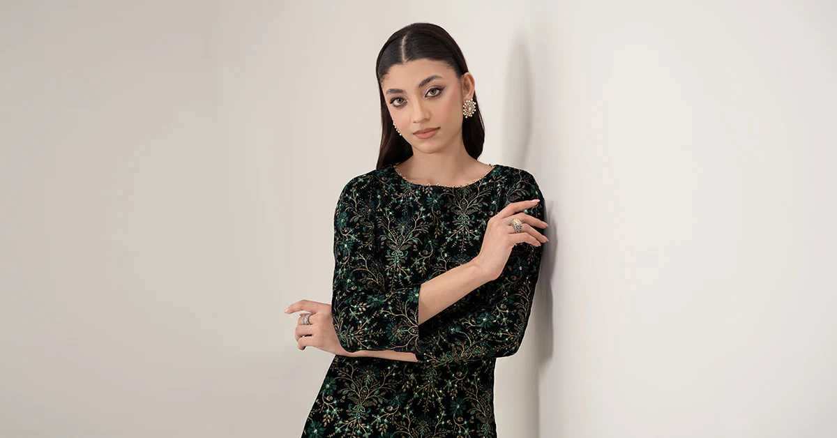 Embroidered Velvet Fabric (1Pc) | LF-733 - Image 5