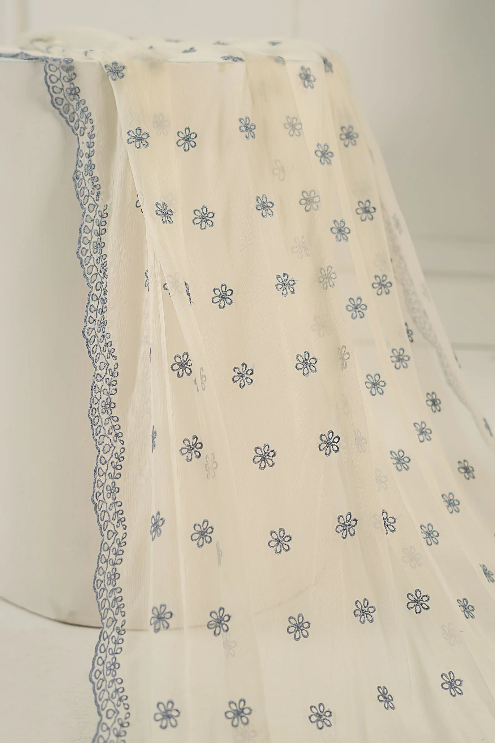 Embroidered Lawn Fabric (3Pcs) | LF-811 - Image 8