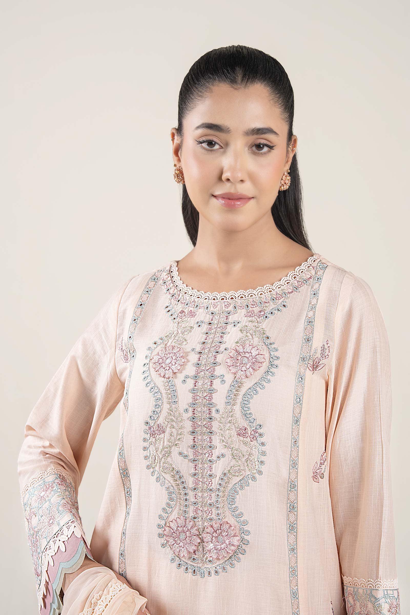 3 Pc Embroidered Slub Lawn Suit - Image 3