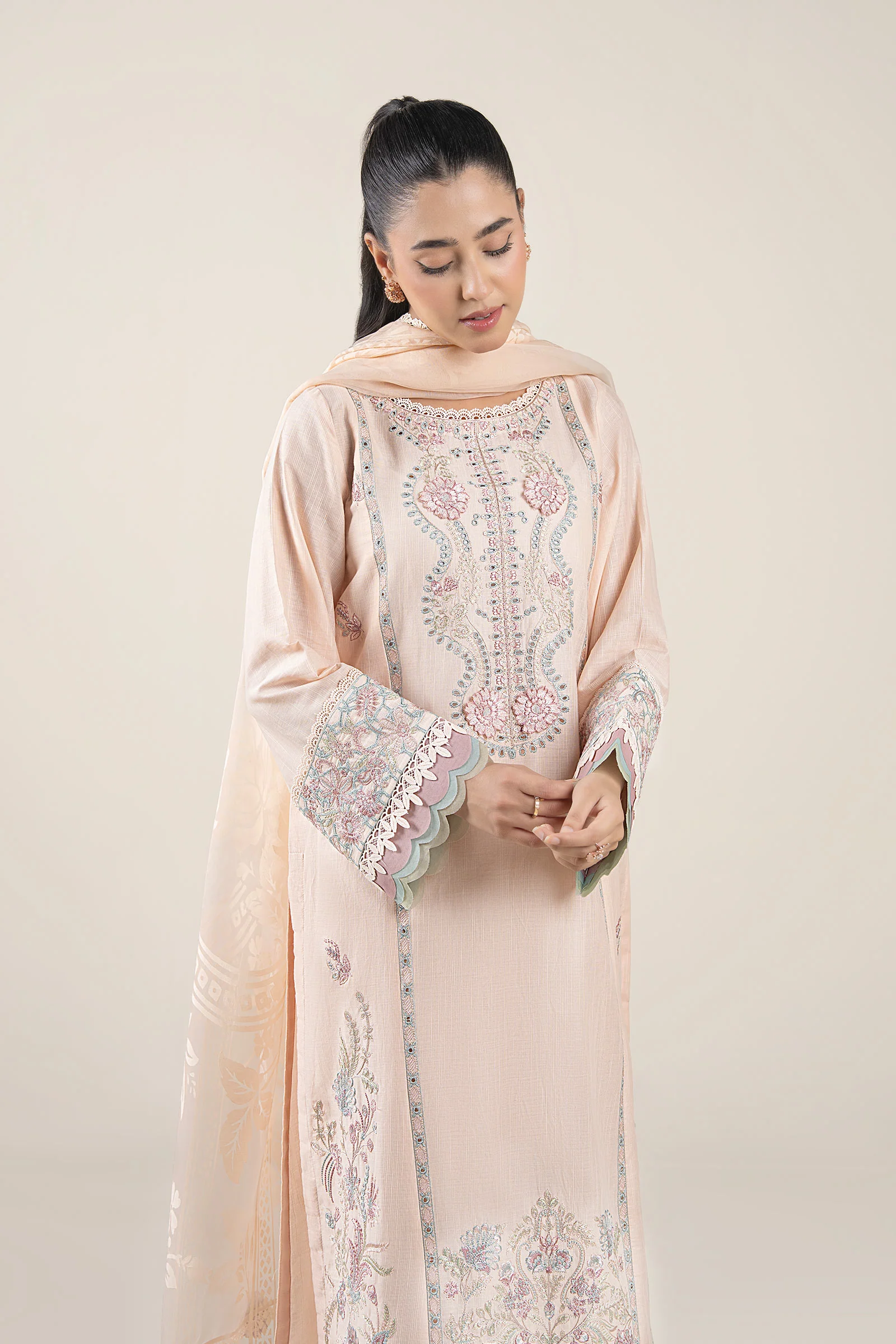 3 Pc Embroidered Slub Lawn Suit - Image 4