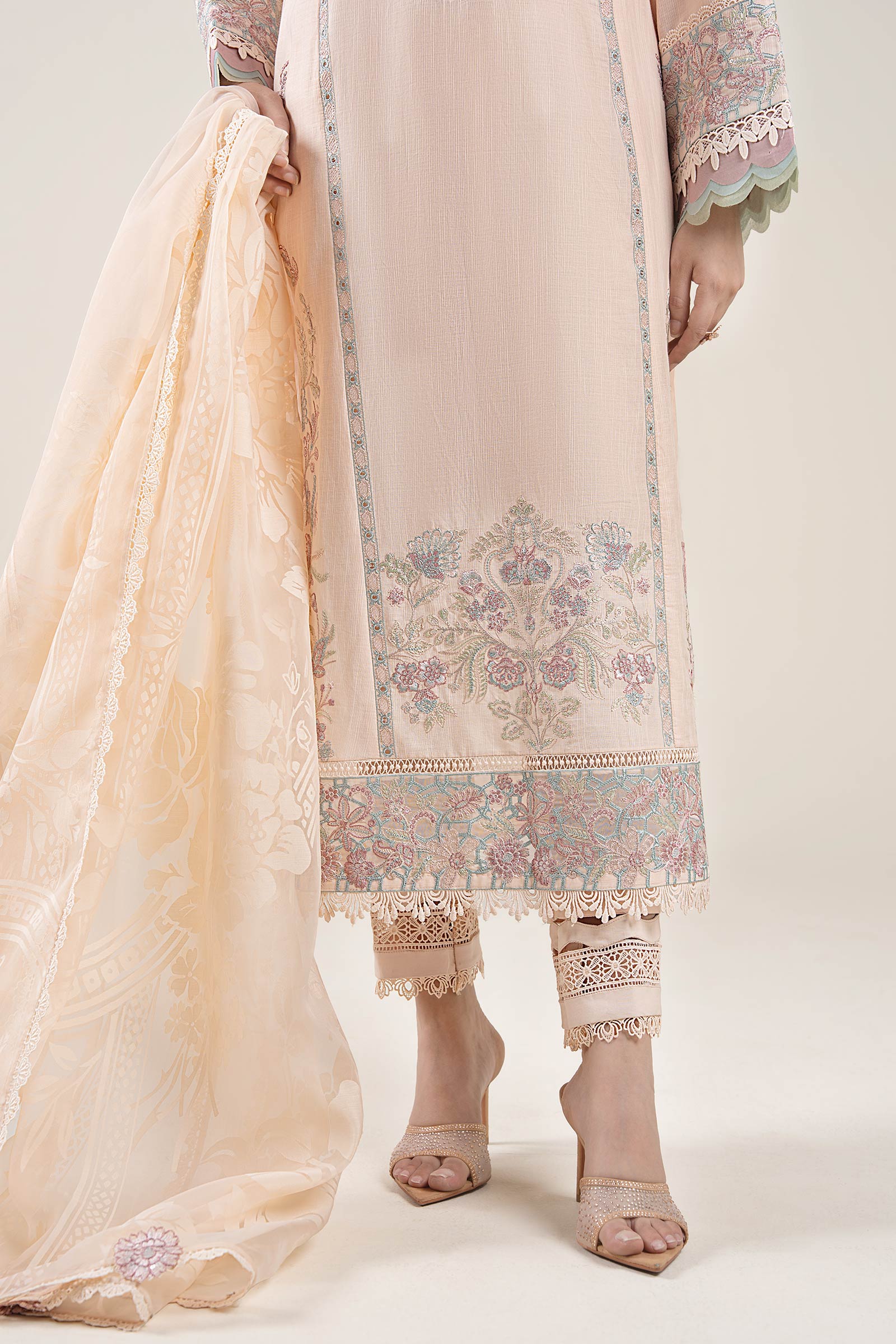 3 Pc Embroidered Slub Lawn Suit - Image 5
