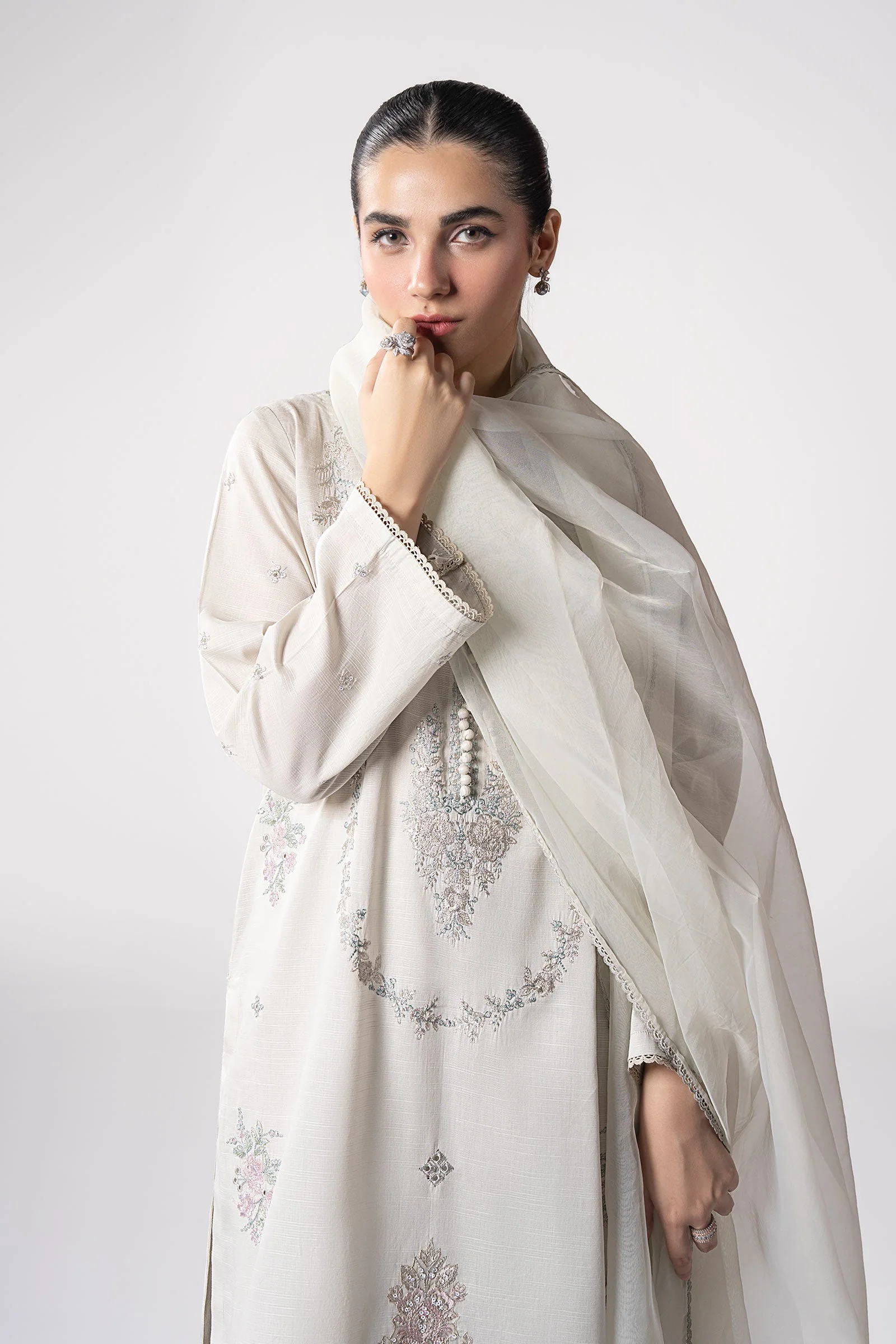 3 Pc Embroidered Slub Lawn Suit - Image 3