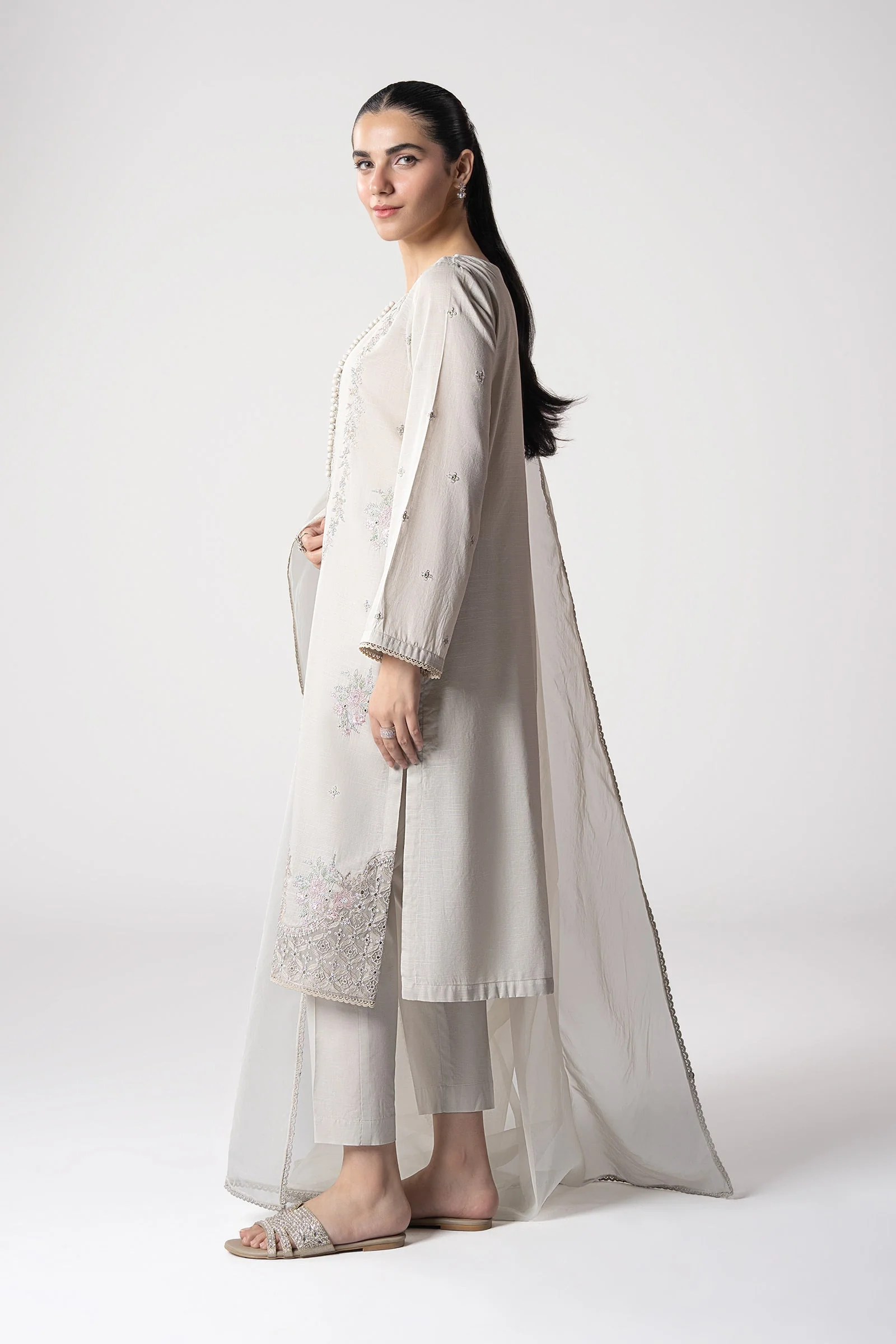 3 Pc Embroidered Slub Lawn Suit - Image 4