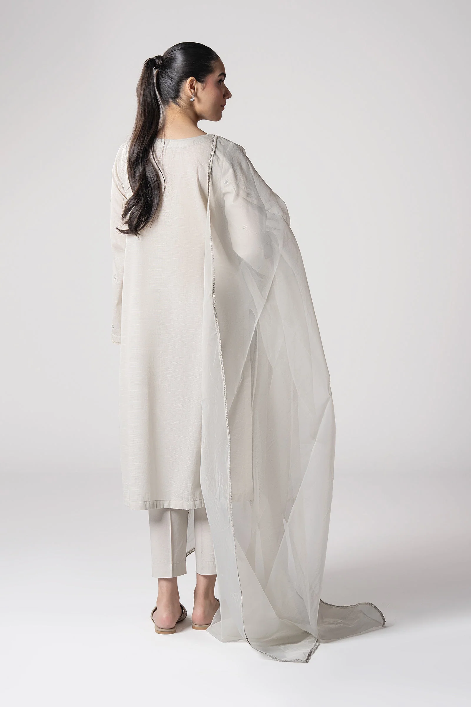 3 Pc Embroidered Slub Lawn Suit - Image 5
