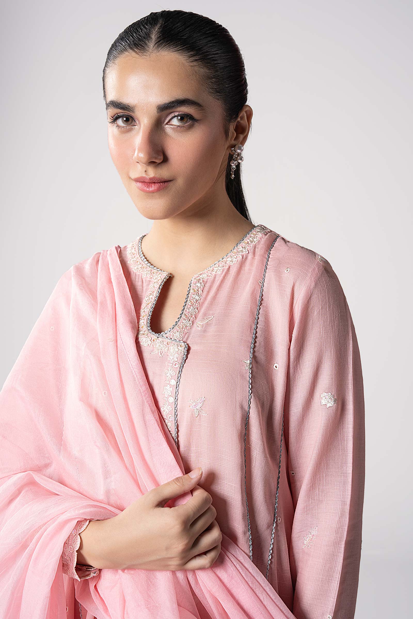 3 Pc Embroidered Slub Lawn Suit - Image 3