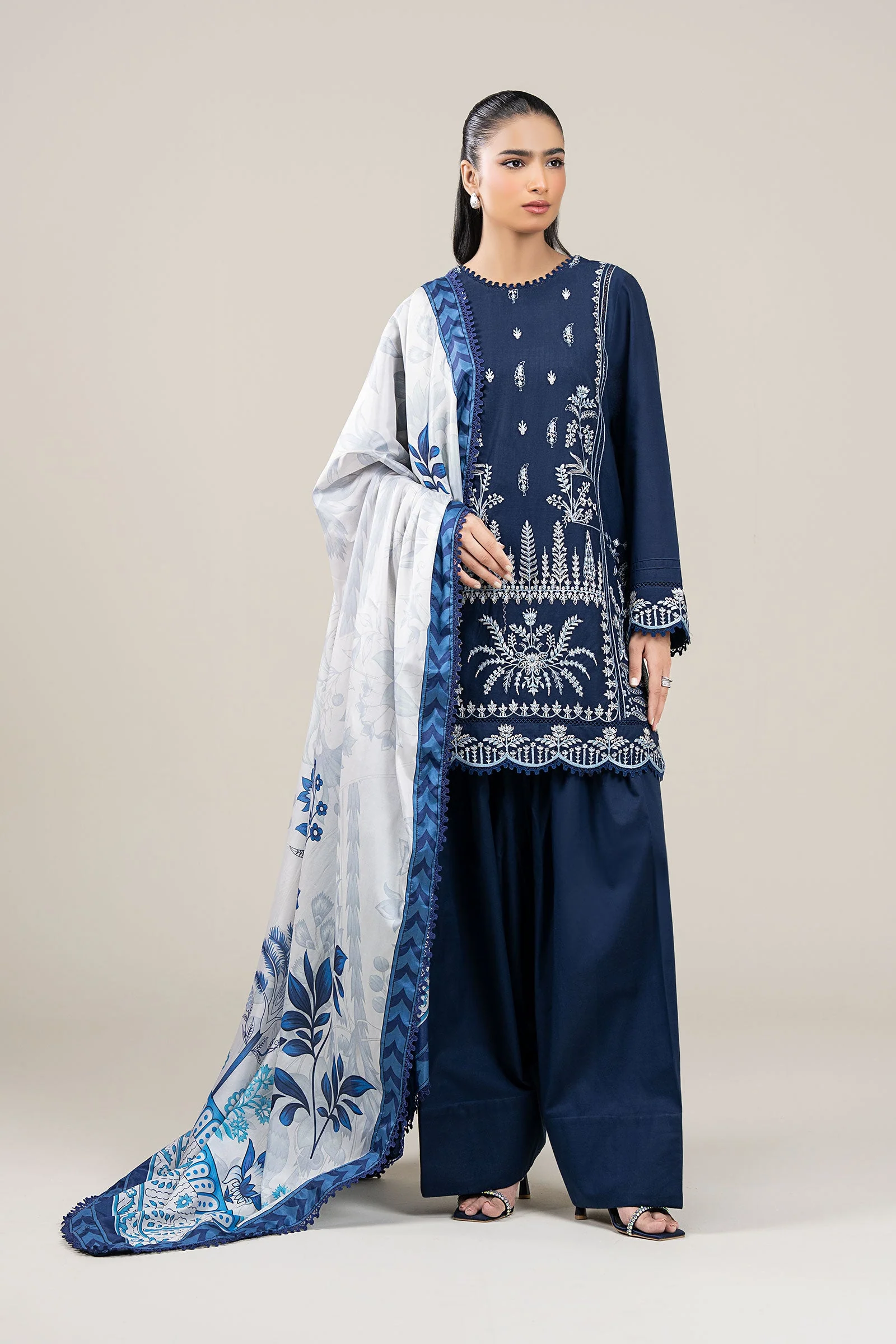 3 Pc Embroidered Crosshatch Lawn Suit - Image 2