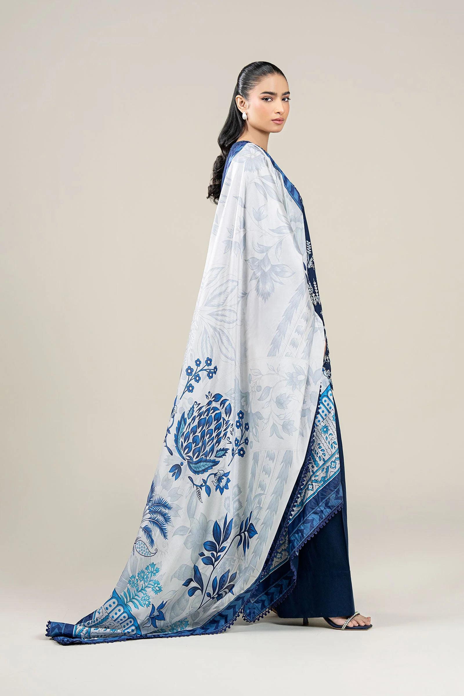3 Pc Embroidered Crosshatch Lawn Suit - Image 5