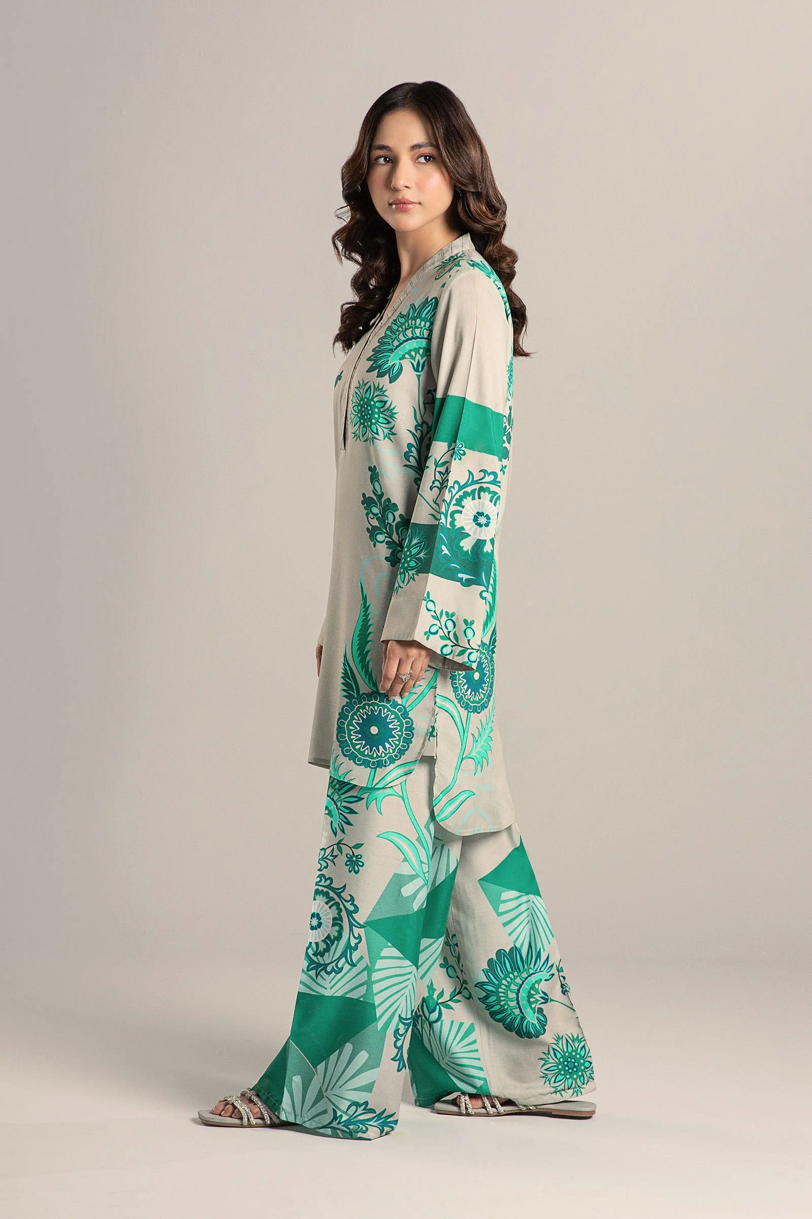 2 Pc Printed Arabic Lawn Suit - Image 5
