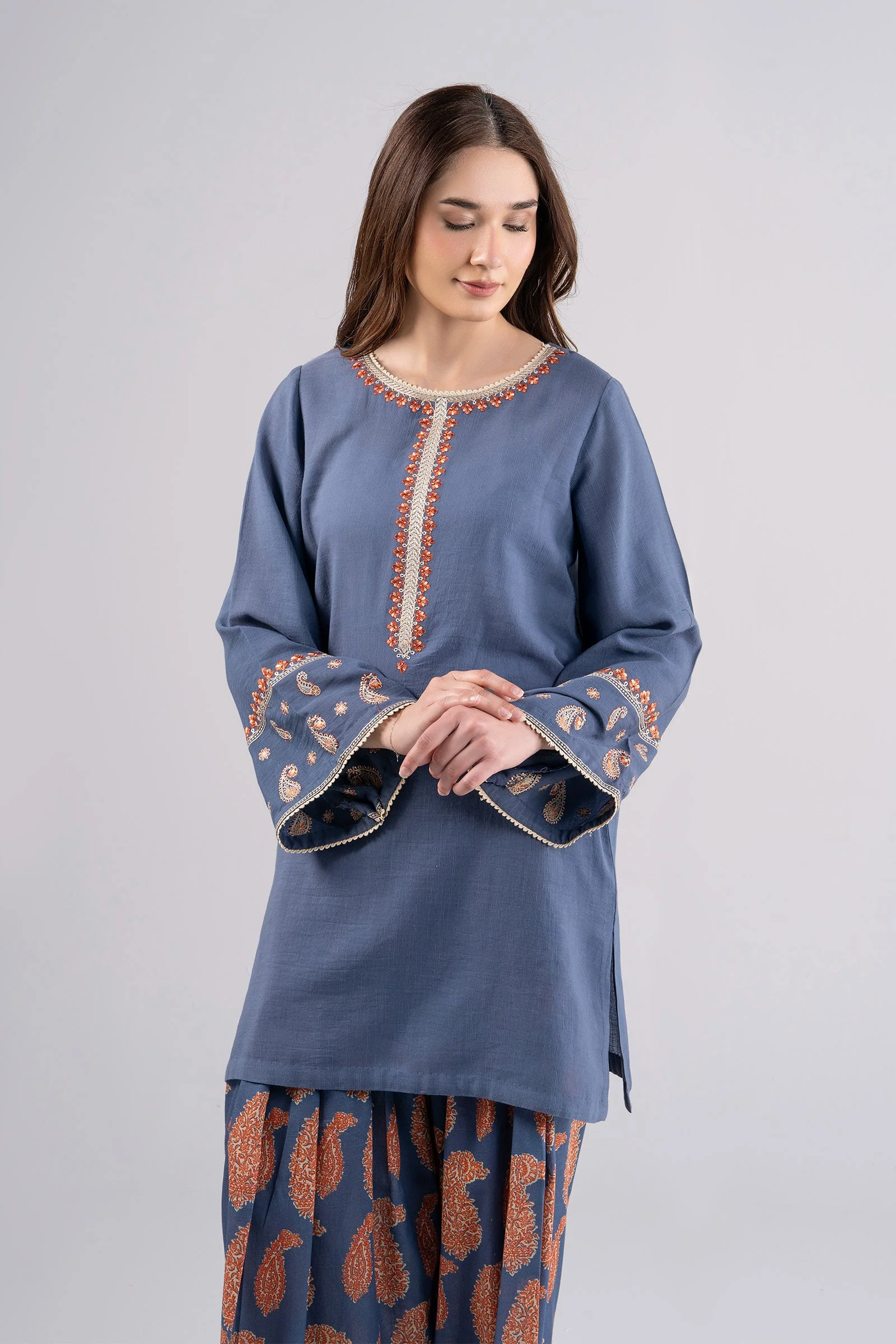 2 Pc Embroidered Slub Lawn Suit - Image 4