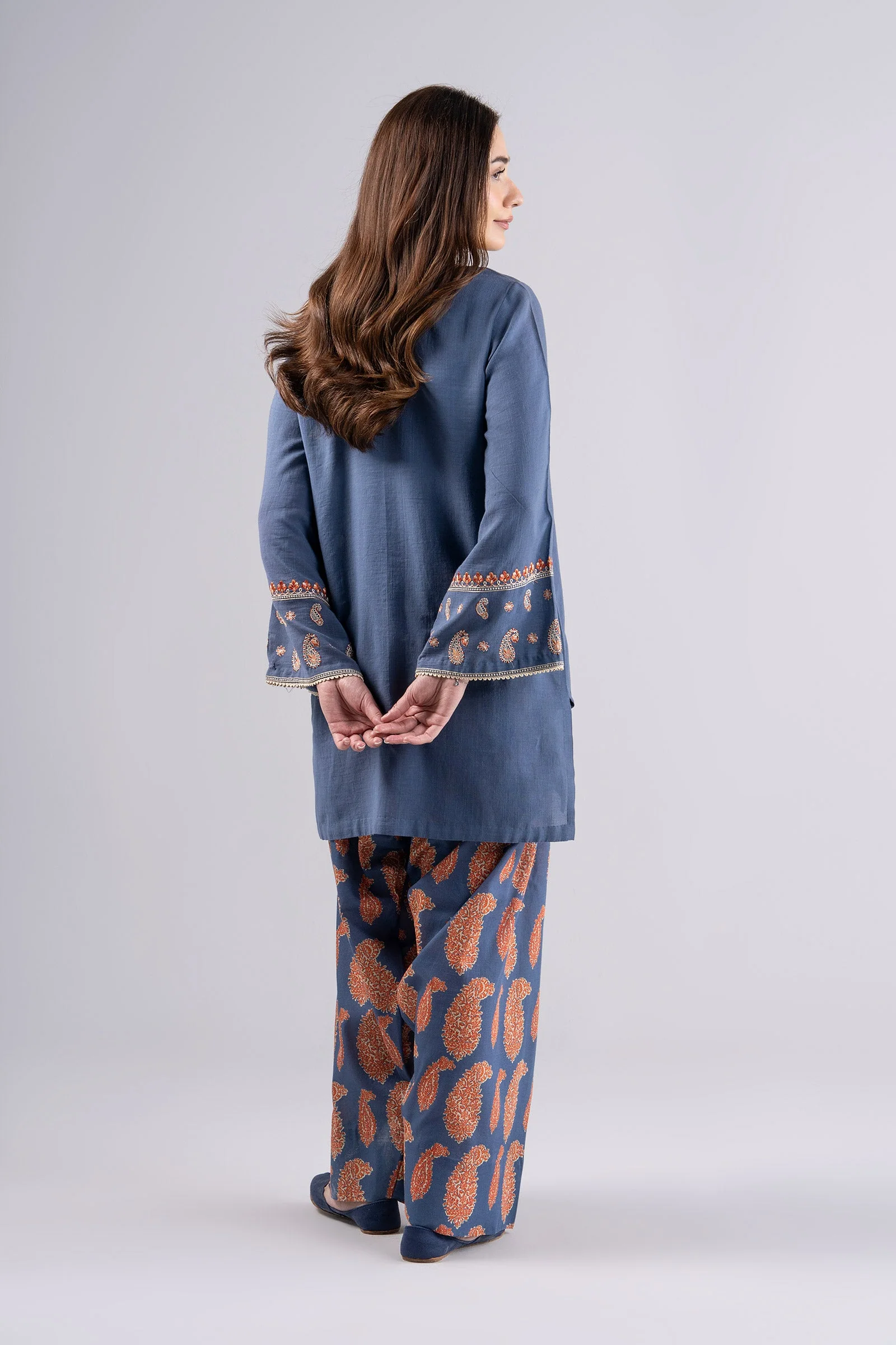 2 Pc Embroidered Slub Lawn Suit - Image 5