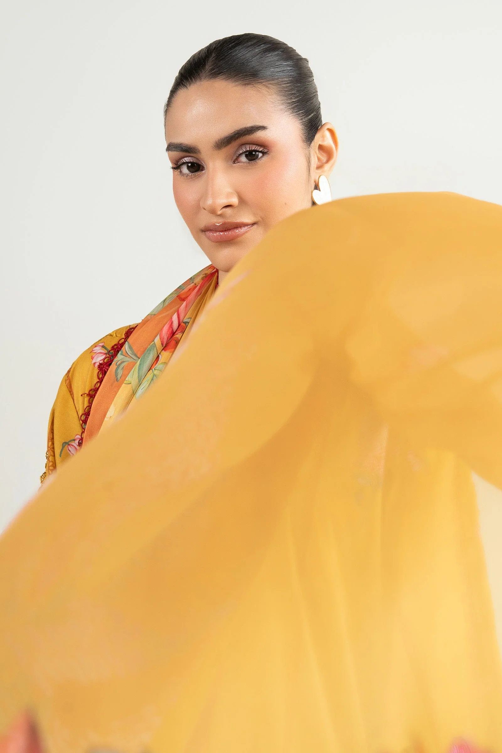 2 Pc Embroidered Lawn Suit - Image 4