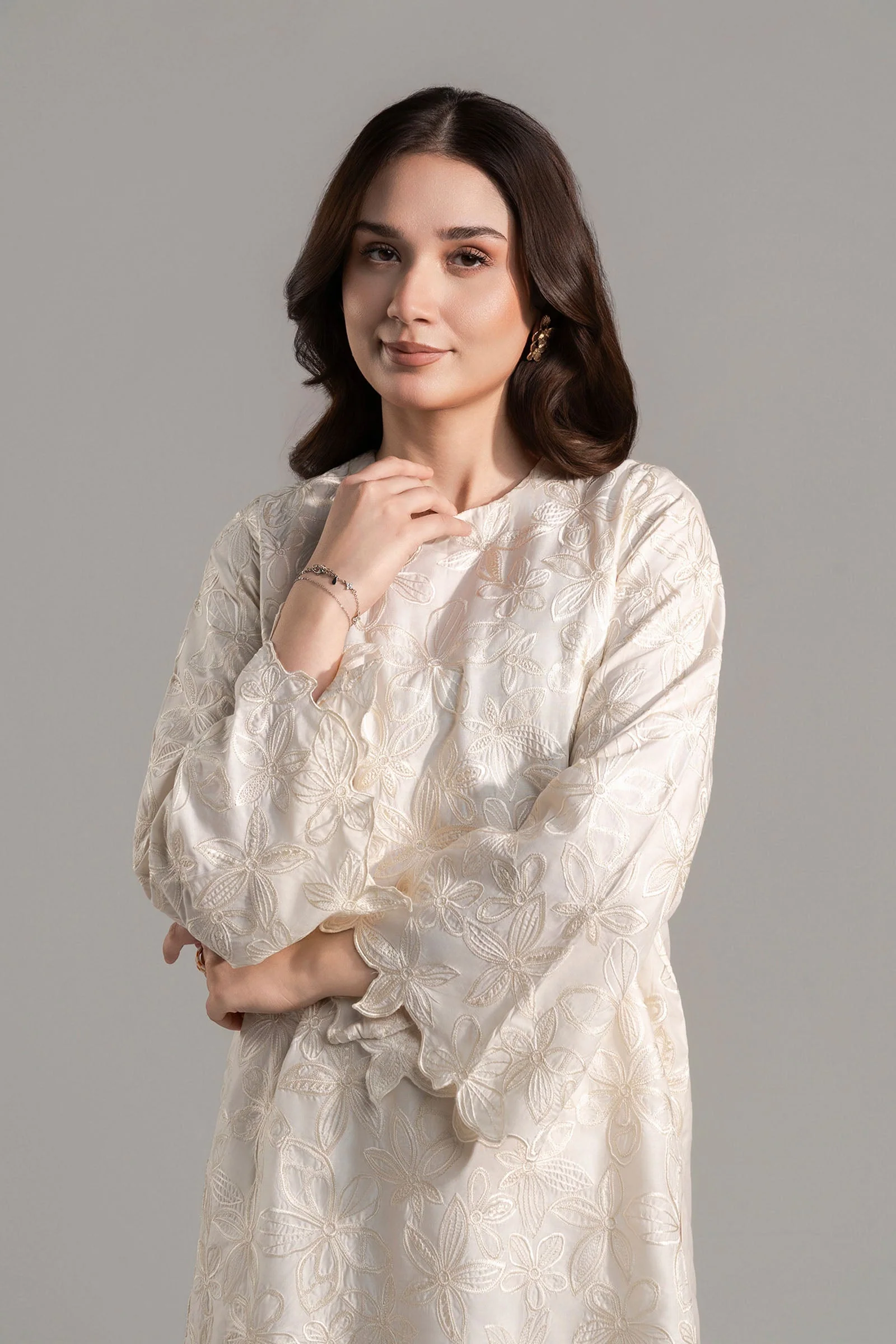 2 Pc Embroidered Arabic Lawn Suit - Image 2