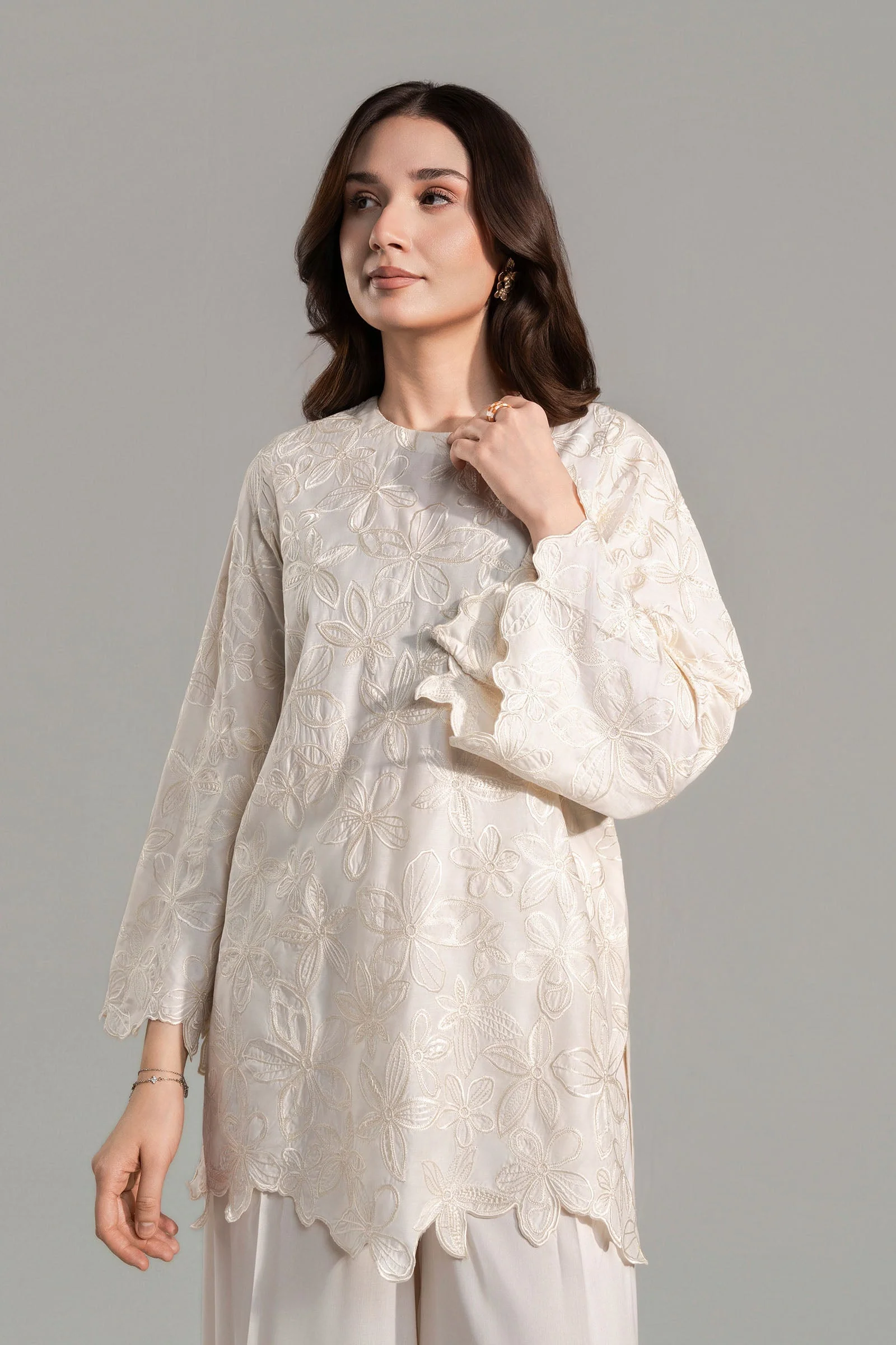 2 Pc Embroidered Arabic Lawn Suit - Image 3