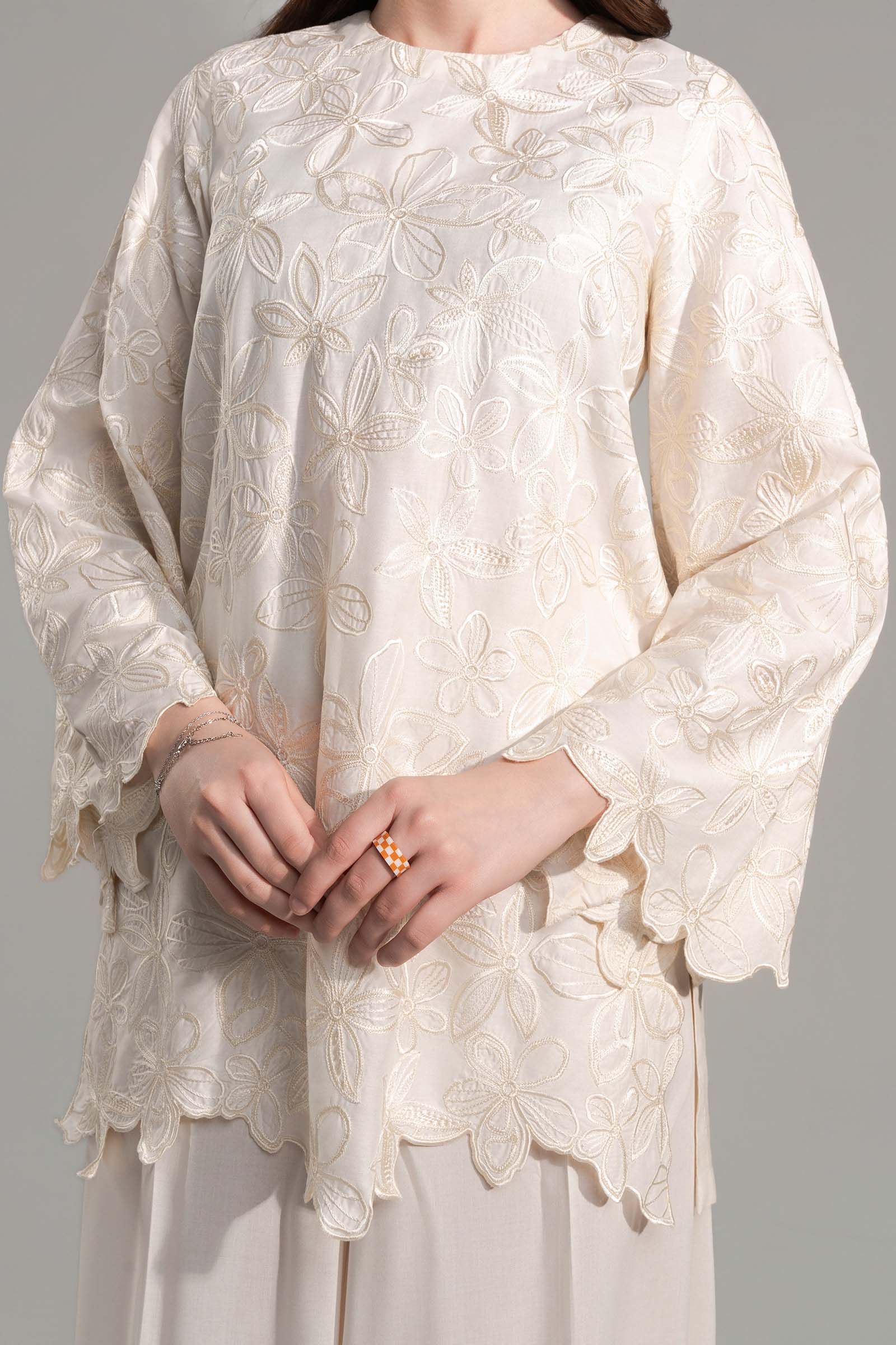 2 Pc Embroidered Arabic Lawn Suit - Image 4