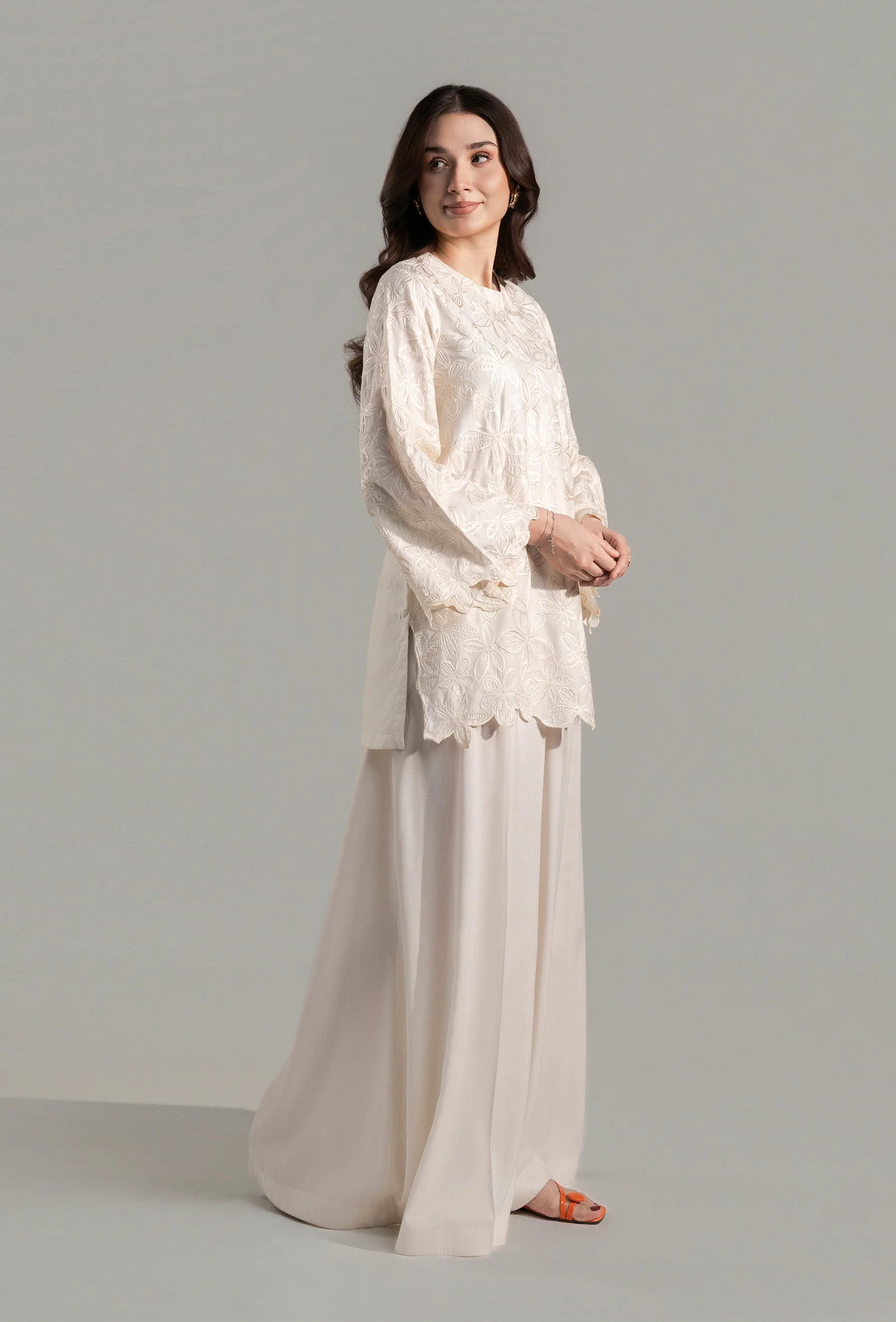 2 Pc Embroidered Arabic Lawn Suit - Image 5