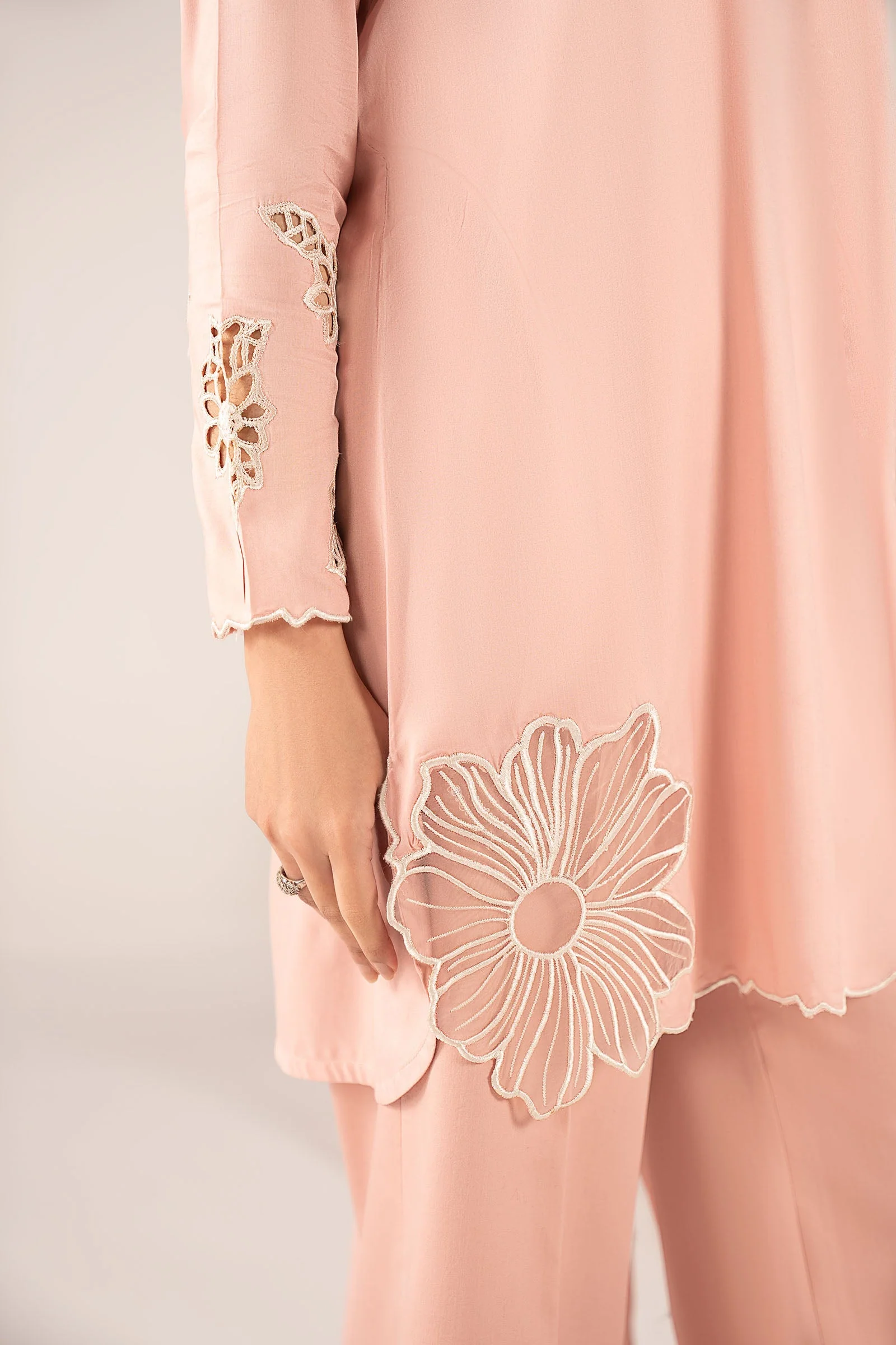 2 Pc Embroidered Arabic Lawn Suit - Image 4