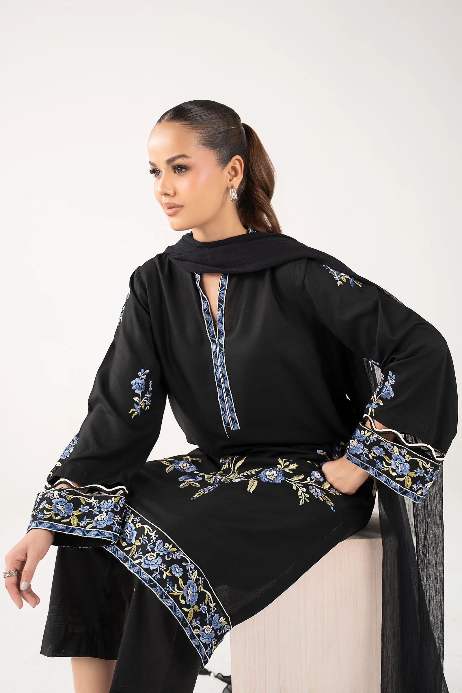 2 Pc Embroidered Arabic Lawn Suit - Image 2