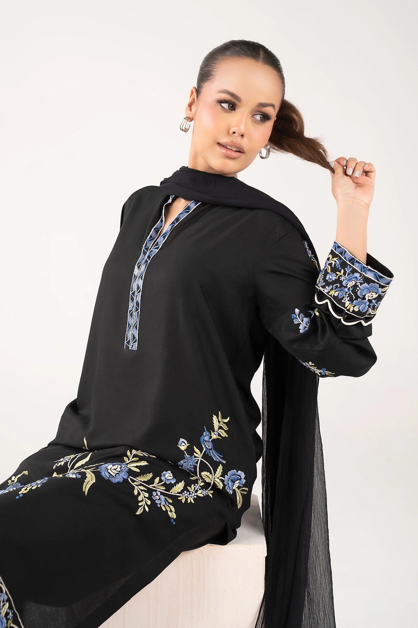 2 Pc Embroidered Arabic Lawn Suit - Image 3