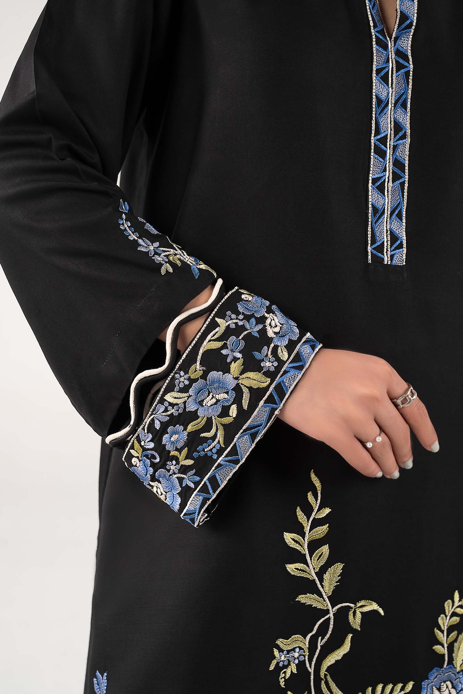 2 Pc Embroidered Arabic Lawn Suit - Image 5