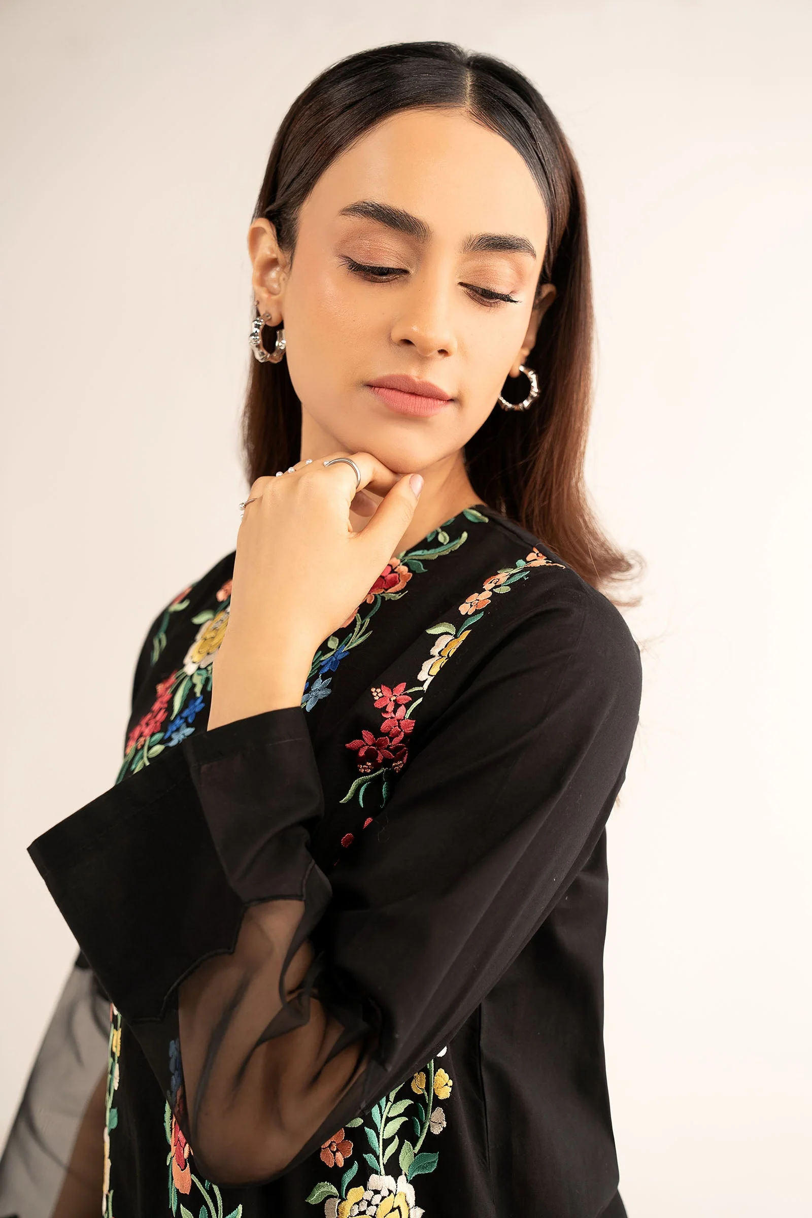 2 Pc Embroidered Lawn Suit - Image 6