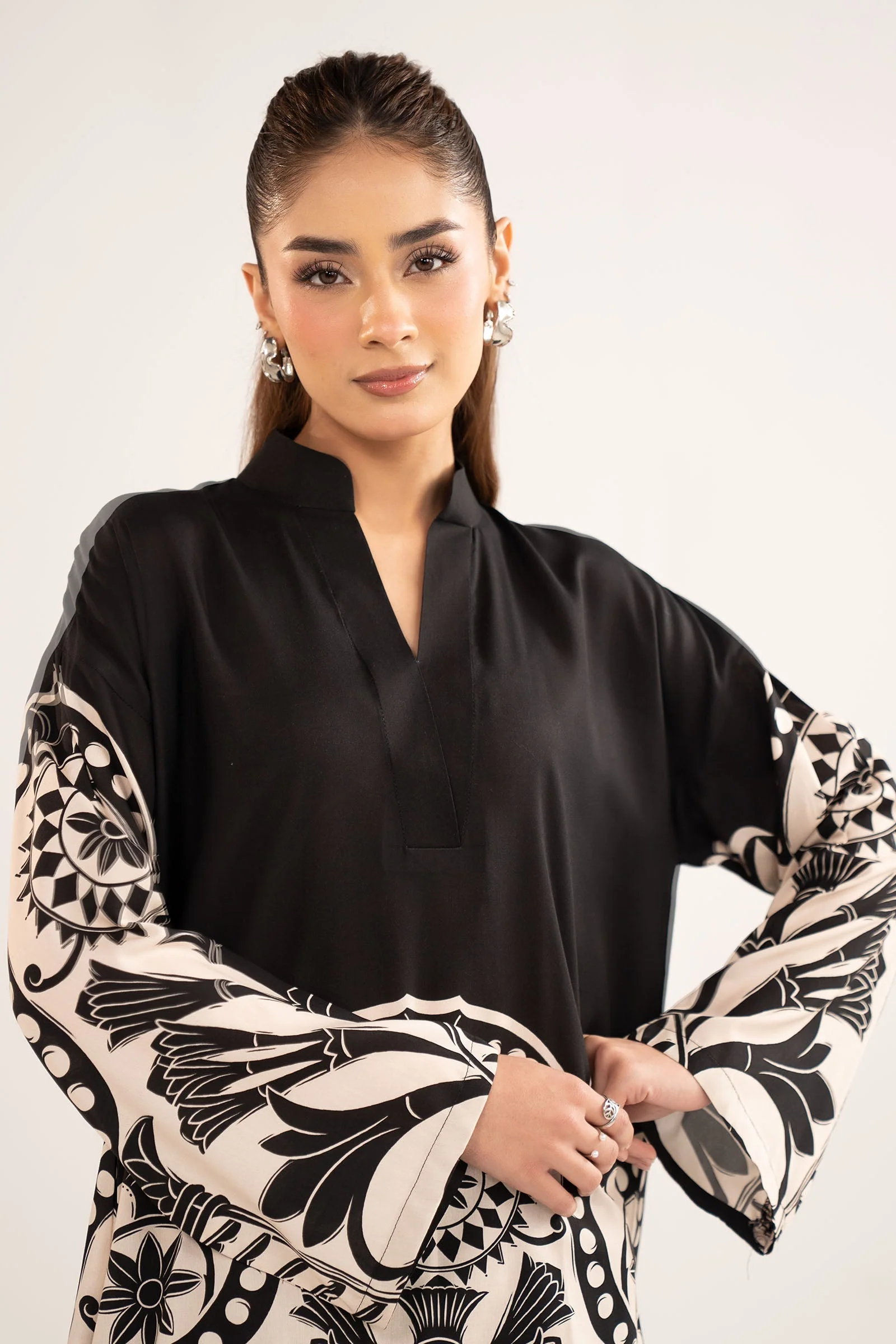 2 Pc Printed Arabic Lawn Suit - Image 4