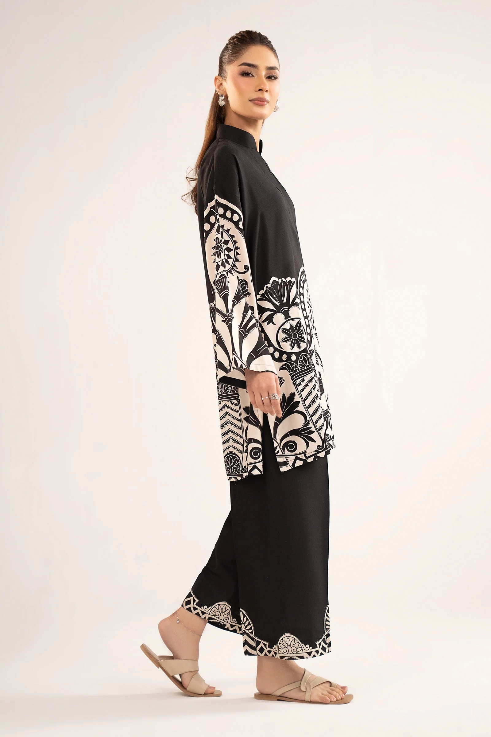 2 Pc Printed Arabic Lawn Suit - Image 7