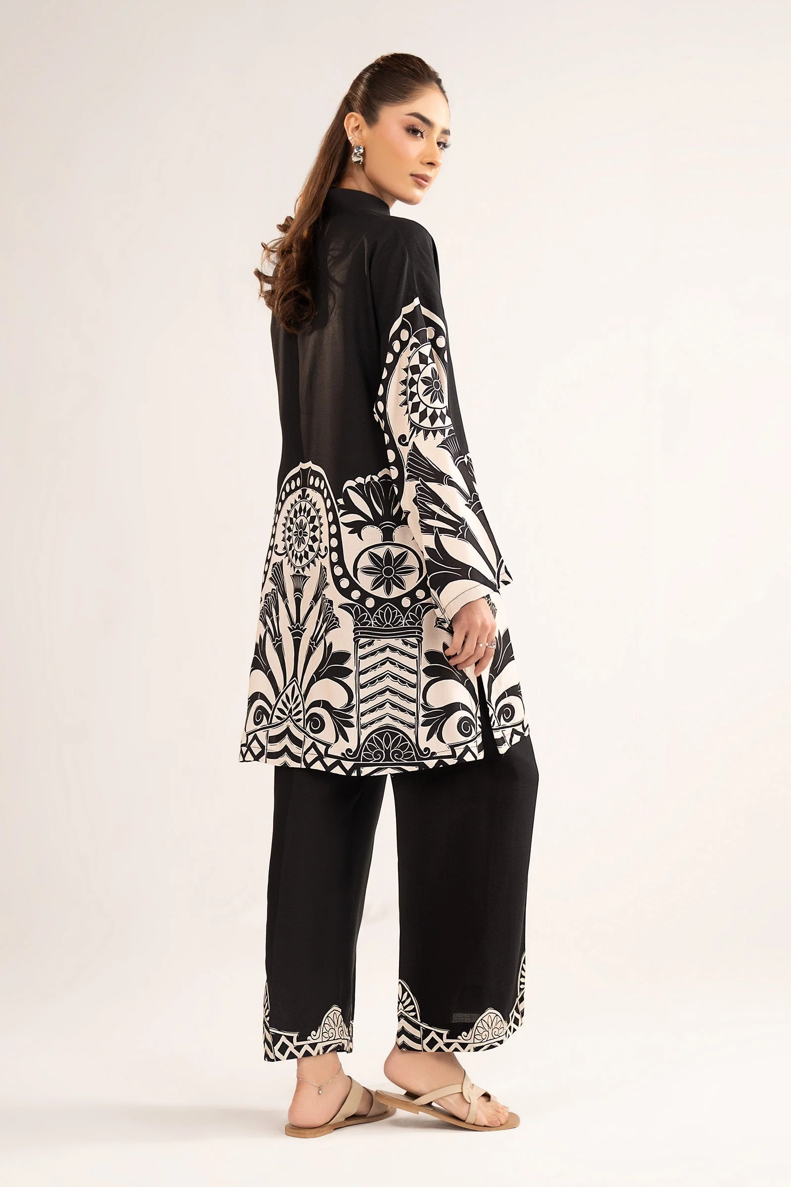 2 Pc Printed Arabic Lawn Suit - Image 8
