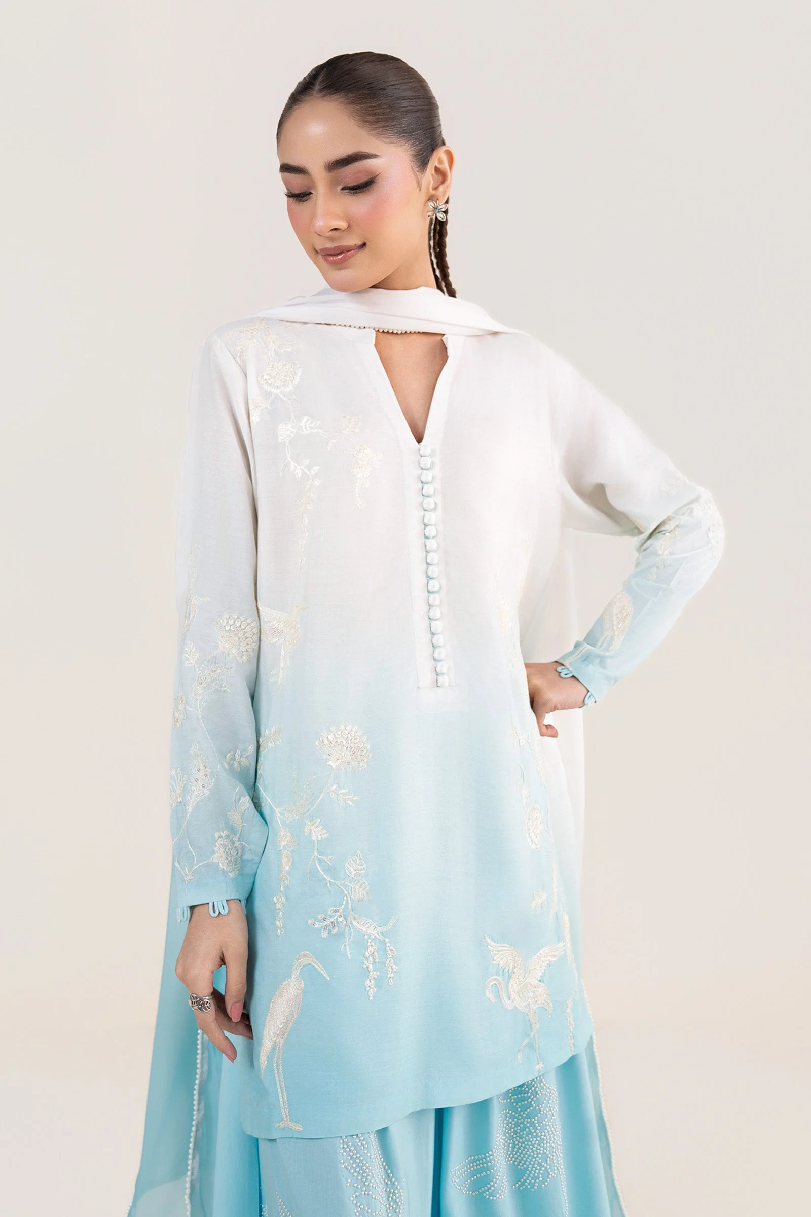 3 Pc Embroidered Arabic Lawn Suit - Image 4